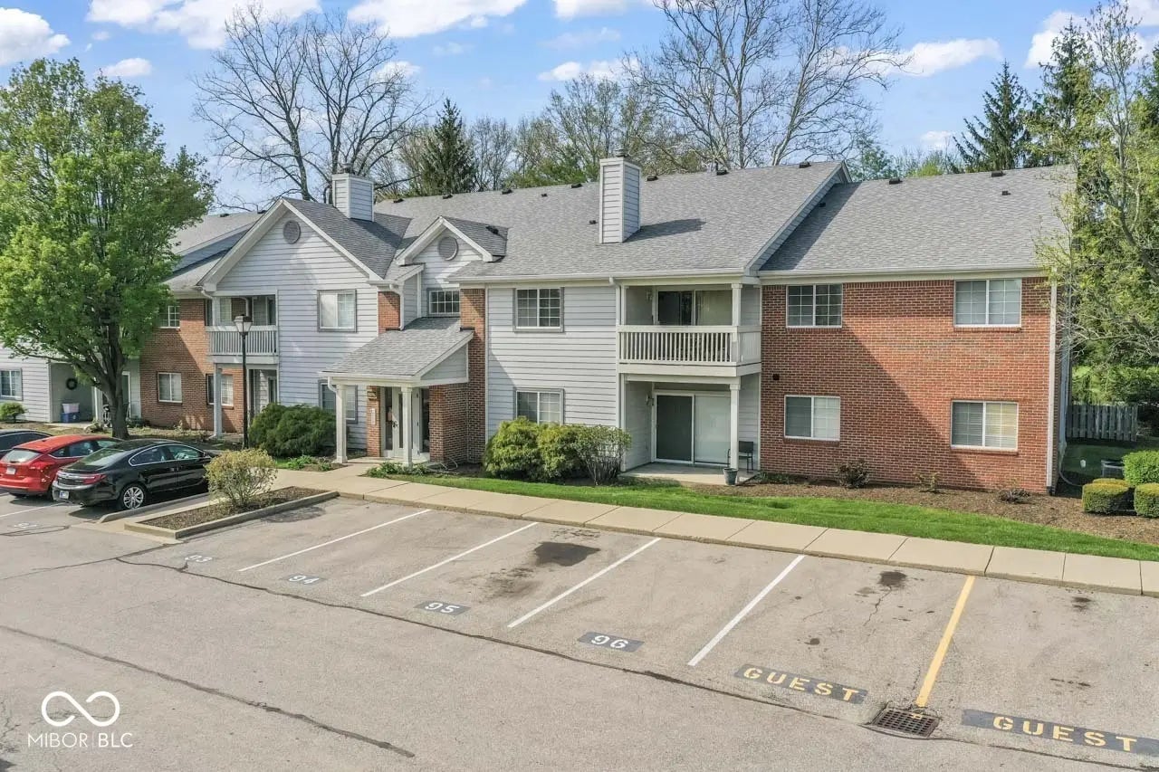 8216 Glenwillow Lane 104, Indianapolis