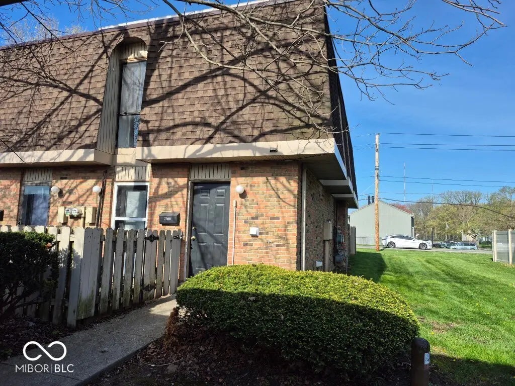 7368 Country Brook Drive 7368, Indianapolis