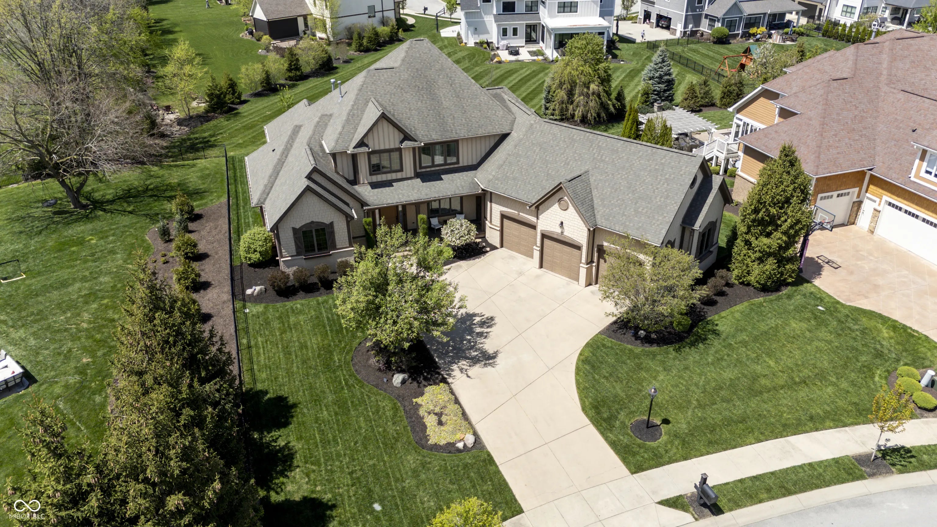 10138 Backstretch Row, Fishers