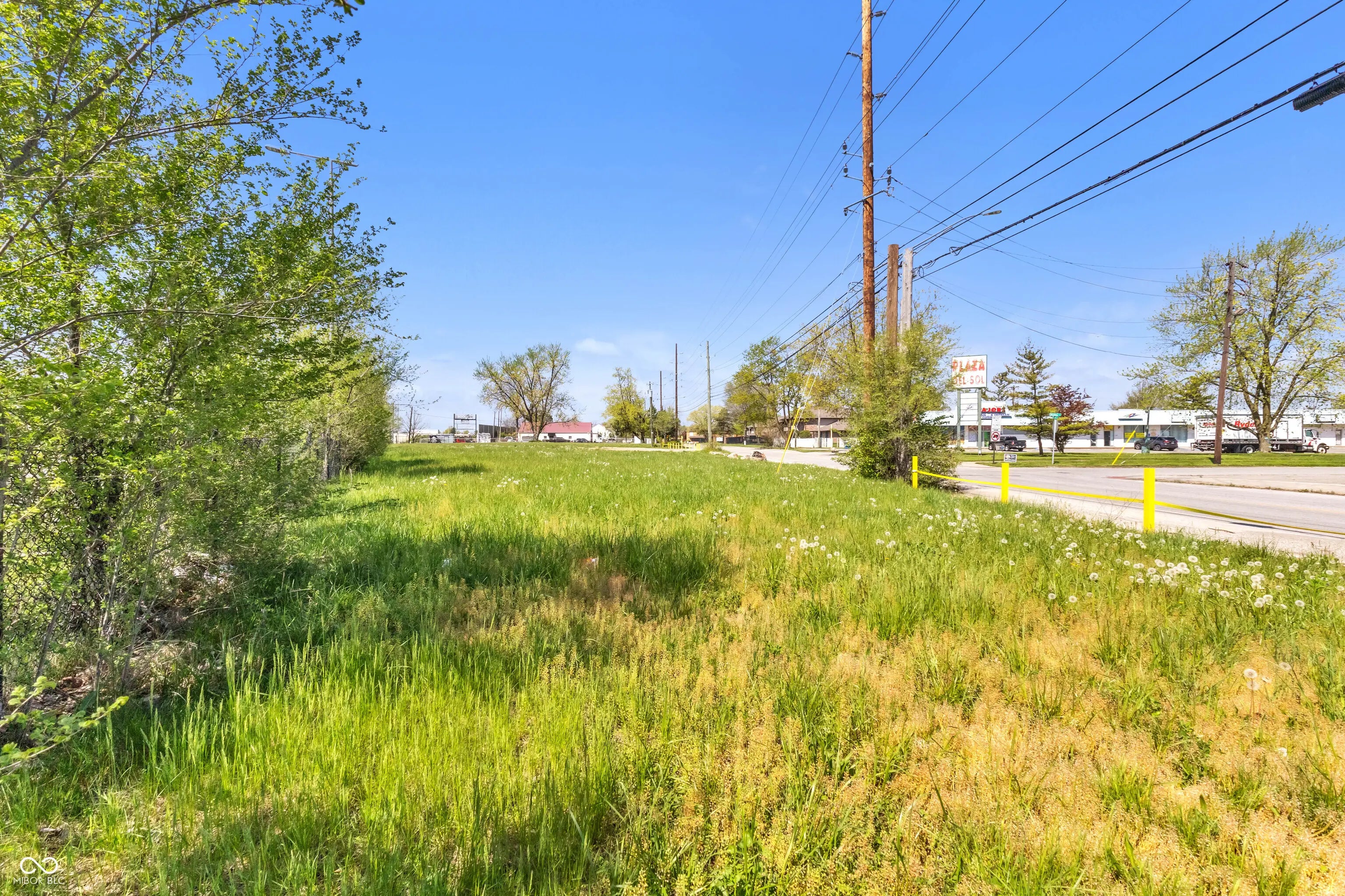 5814 W Washington Street, Indianapolis
