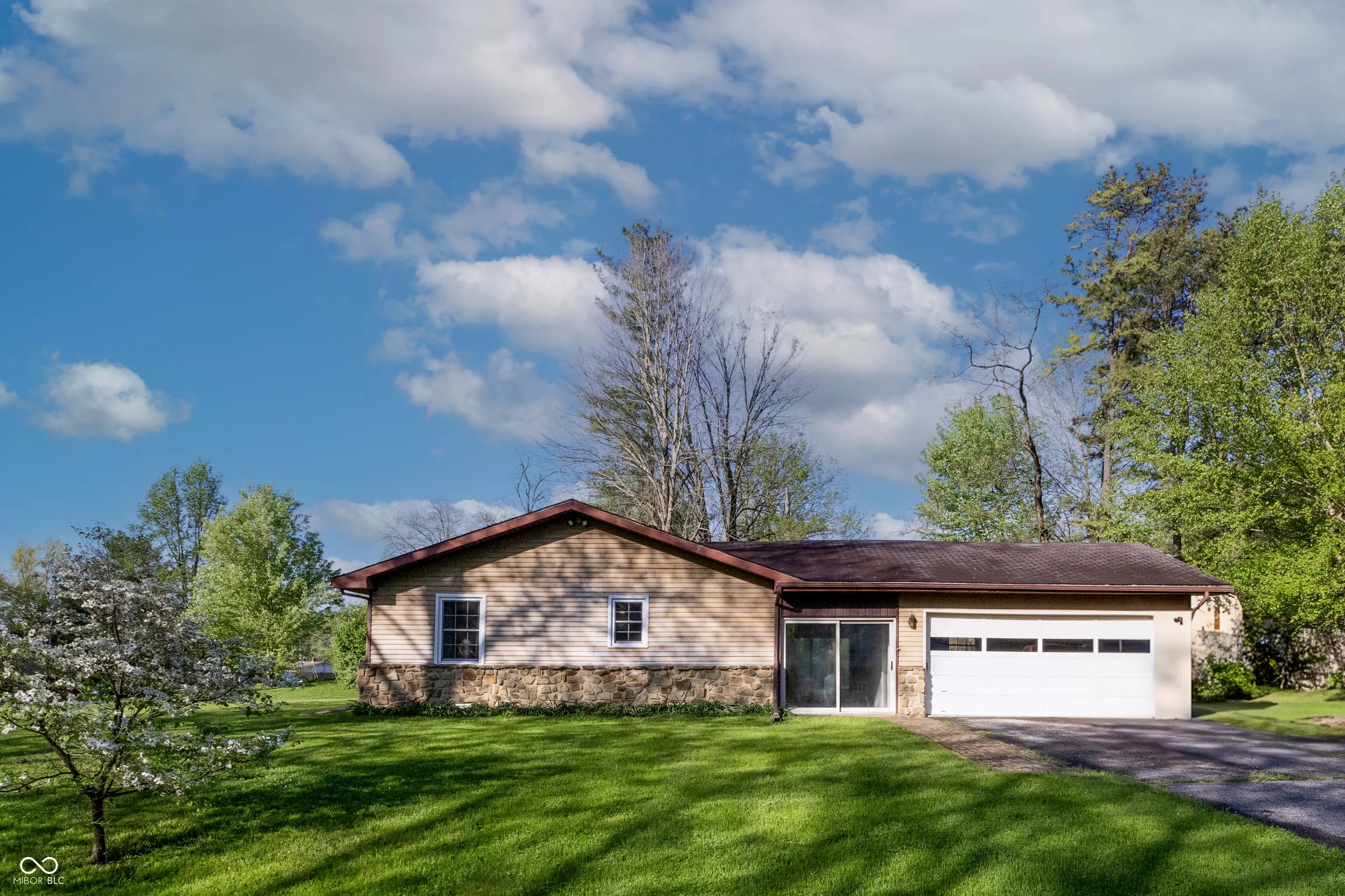 15770 E Lake Shore Drive N, Hope