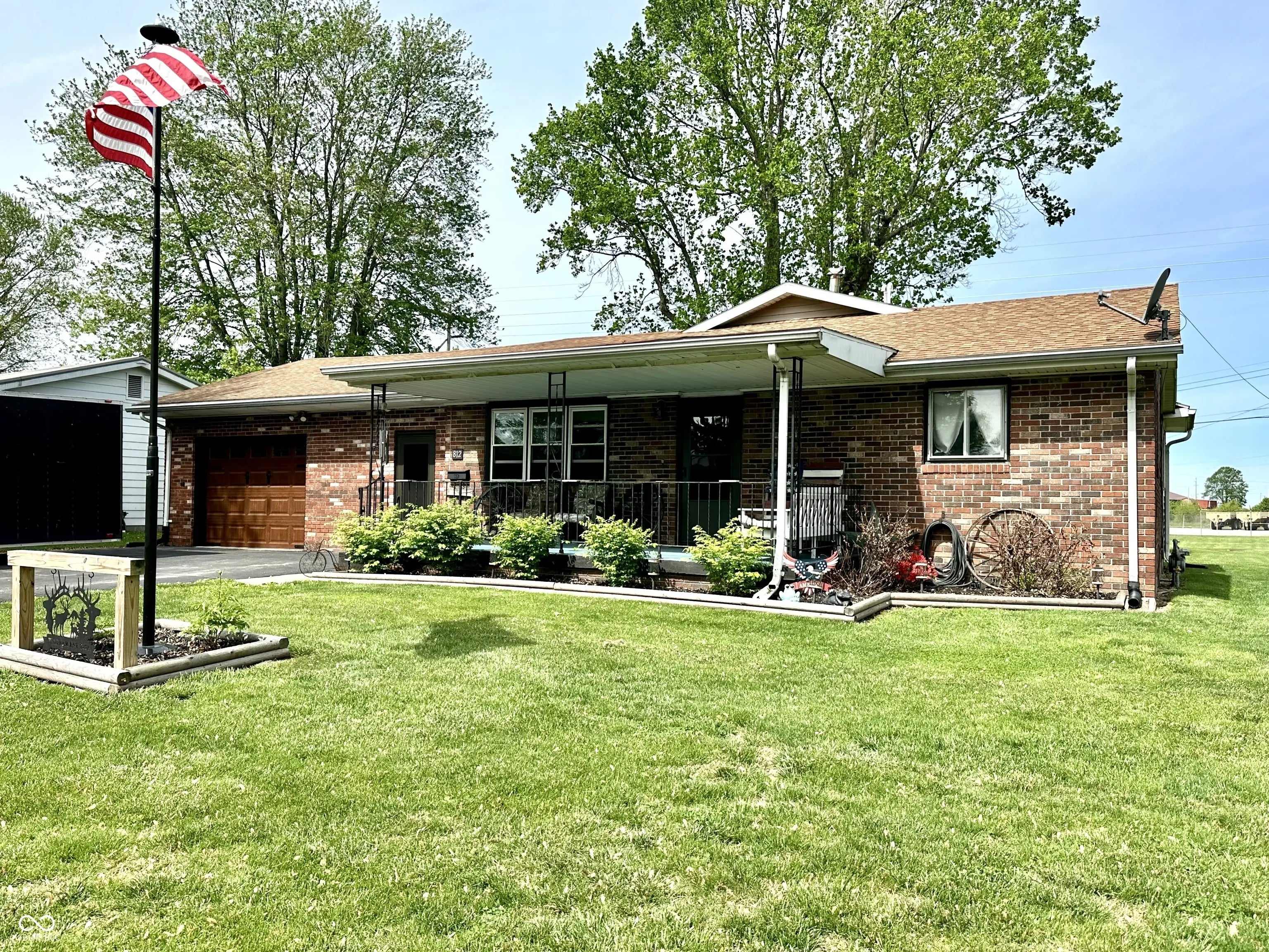 812 W Walnut Drive, Rockville