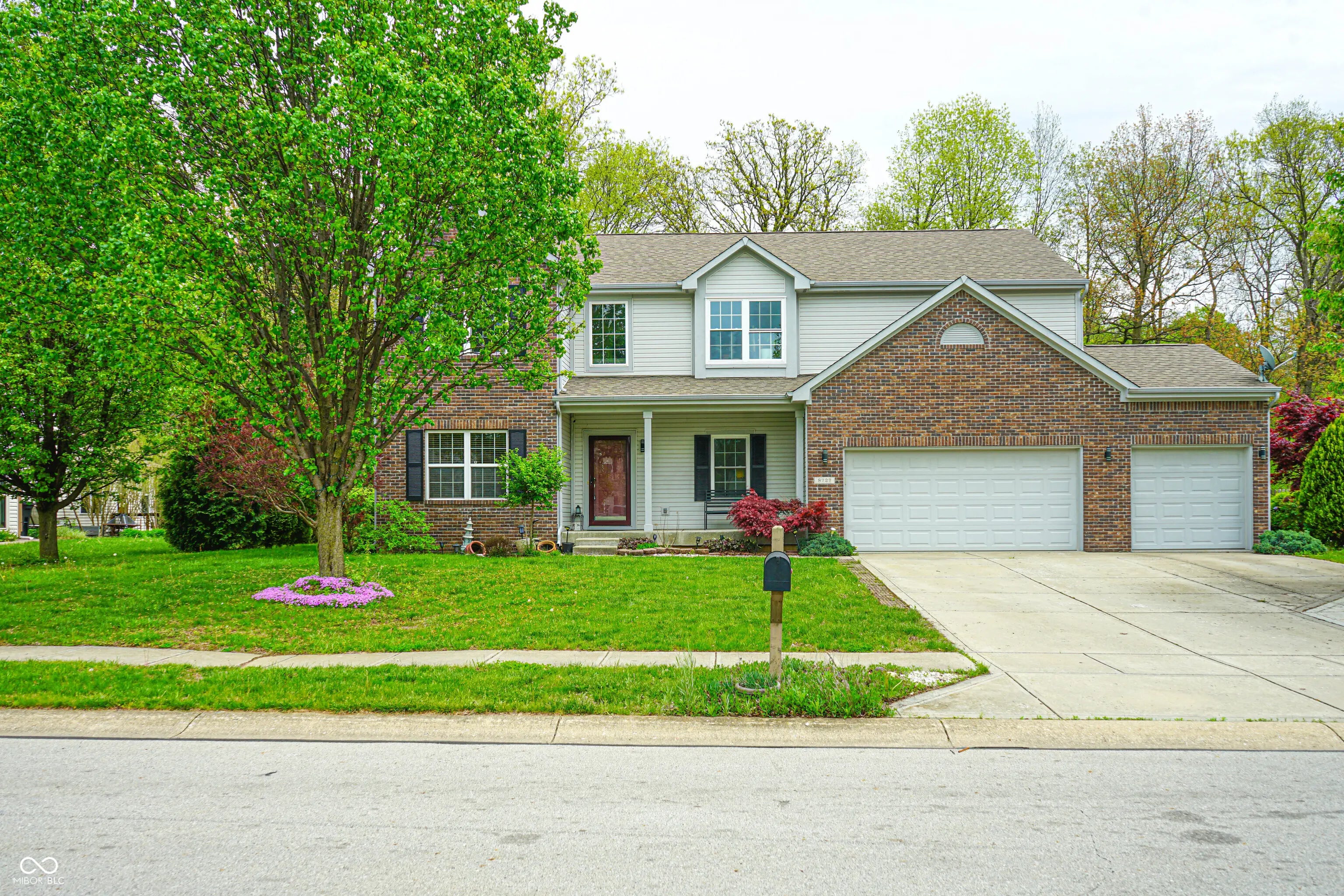 8727 Redditch Drive, Avon