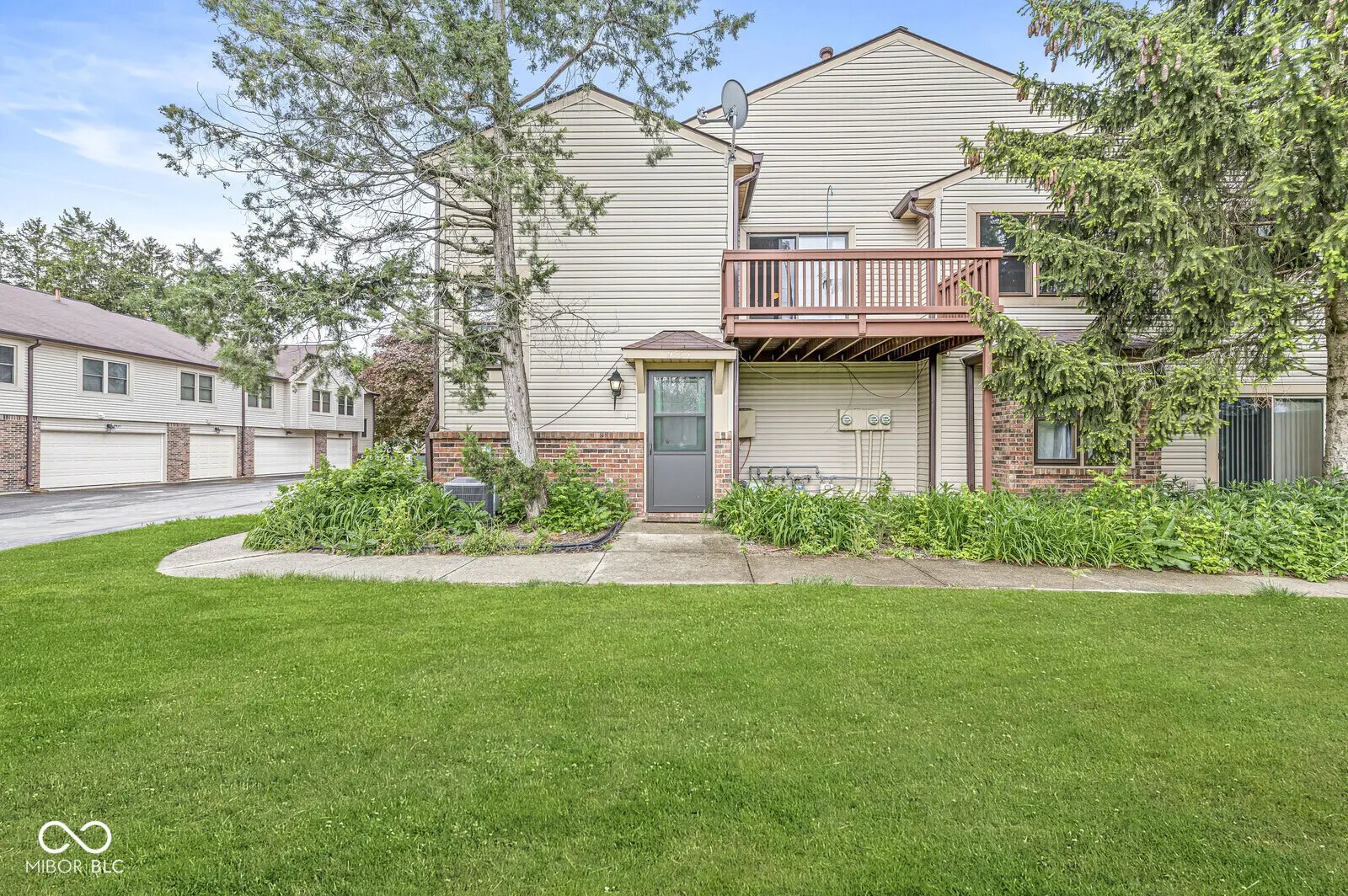Photo of 9553 Maple Way Indianapolis, IN 46268