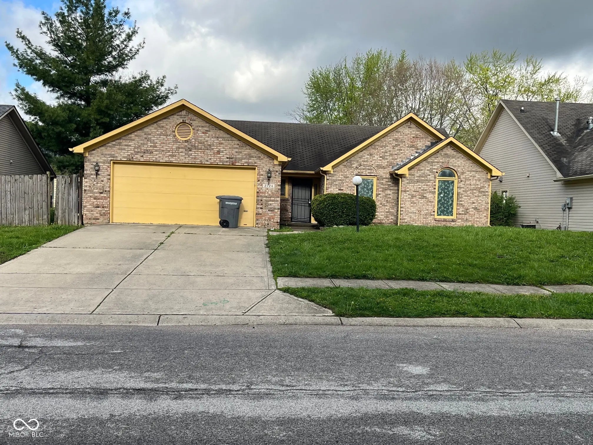 2724 Granada Circle N, Indianapolis