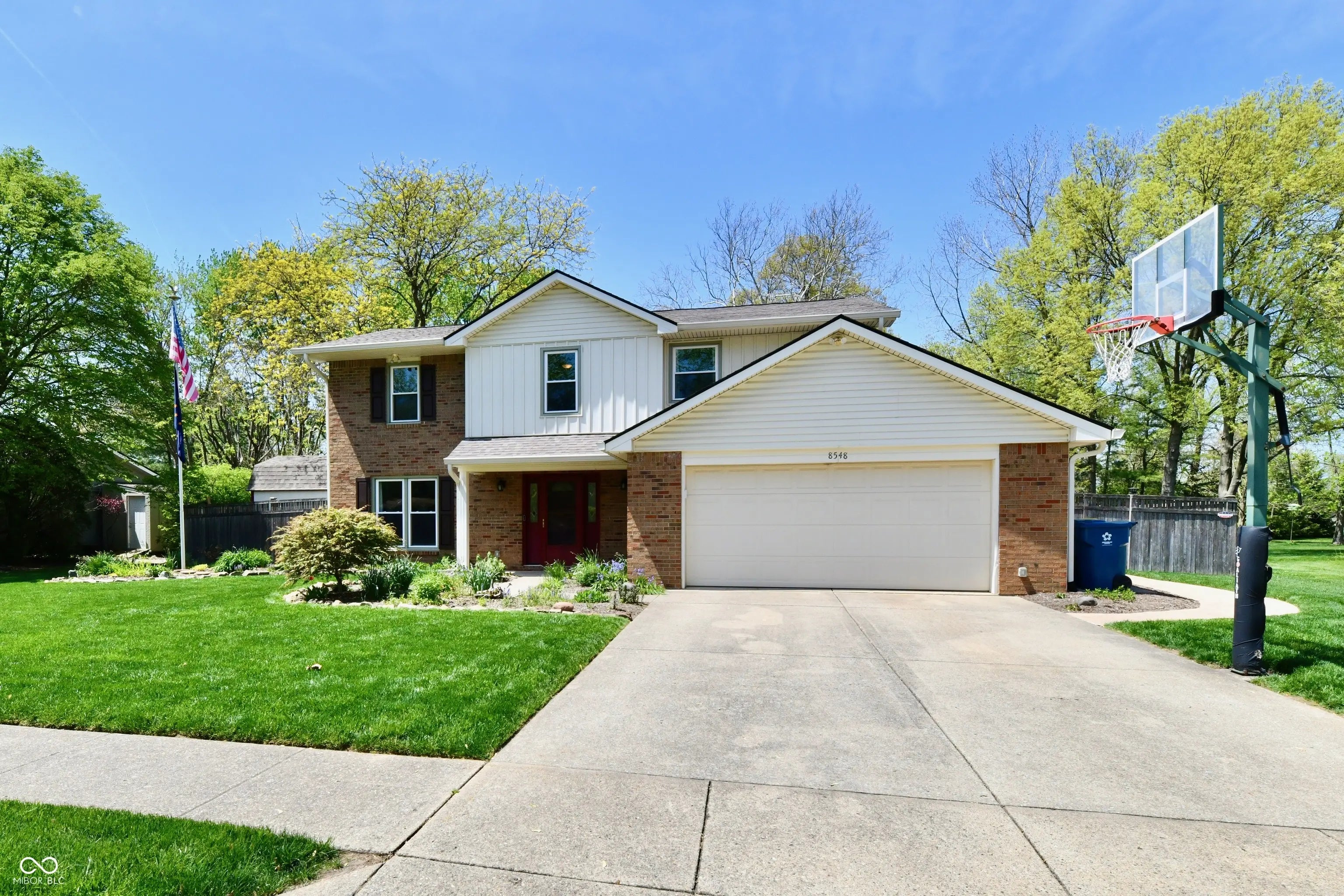 8548 Scarsdale Drive W, Indianapolis
