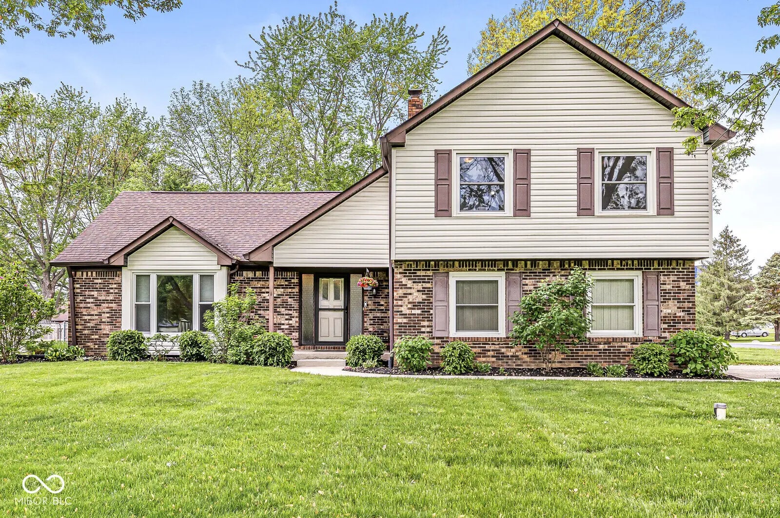 1106 Fox Trail Drive W, New Palestine