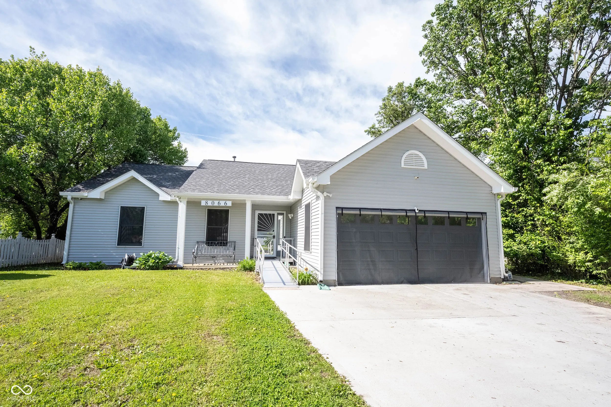 8066 Cardinal Cove Drive E, Indianapolis