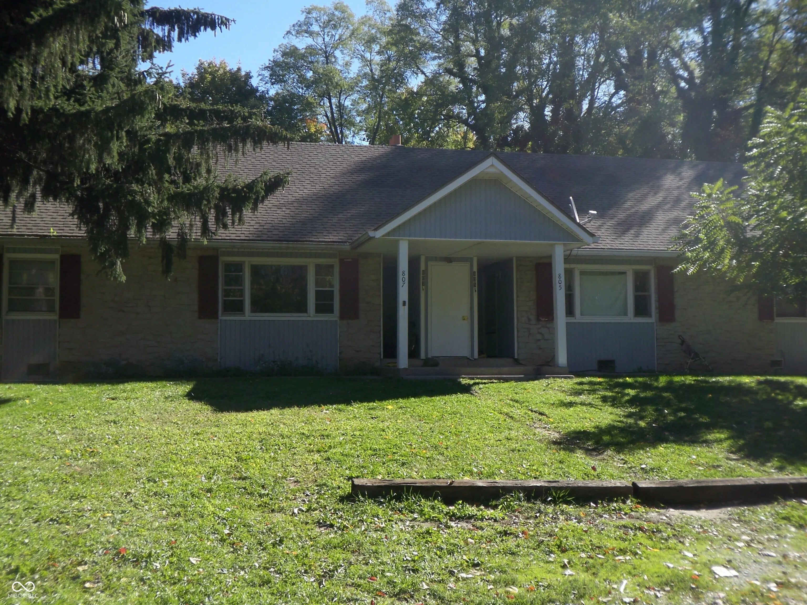 Photo of 807-2 Riverside Drive Greenwood, IN 46142