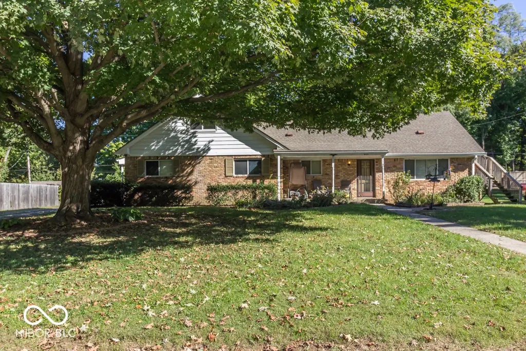 Photo of 811-4 Riverside Drive Greenwood, IN 46142
