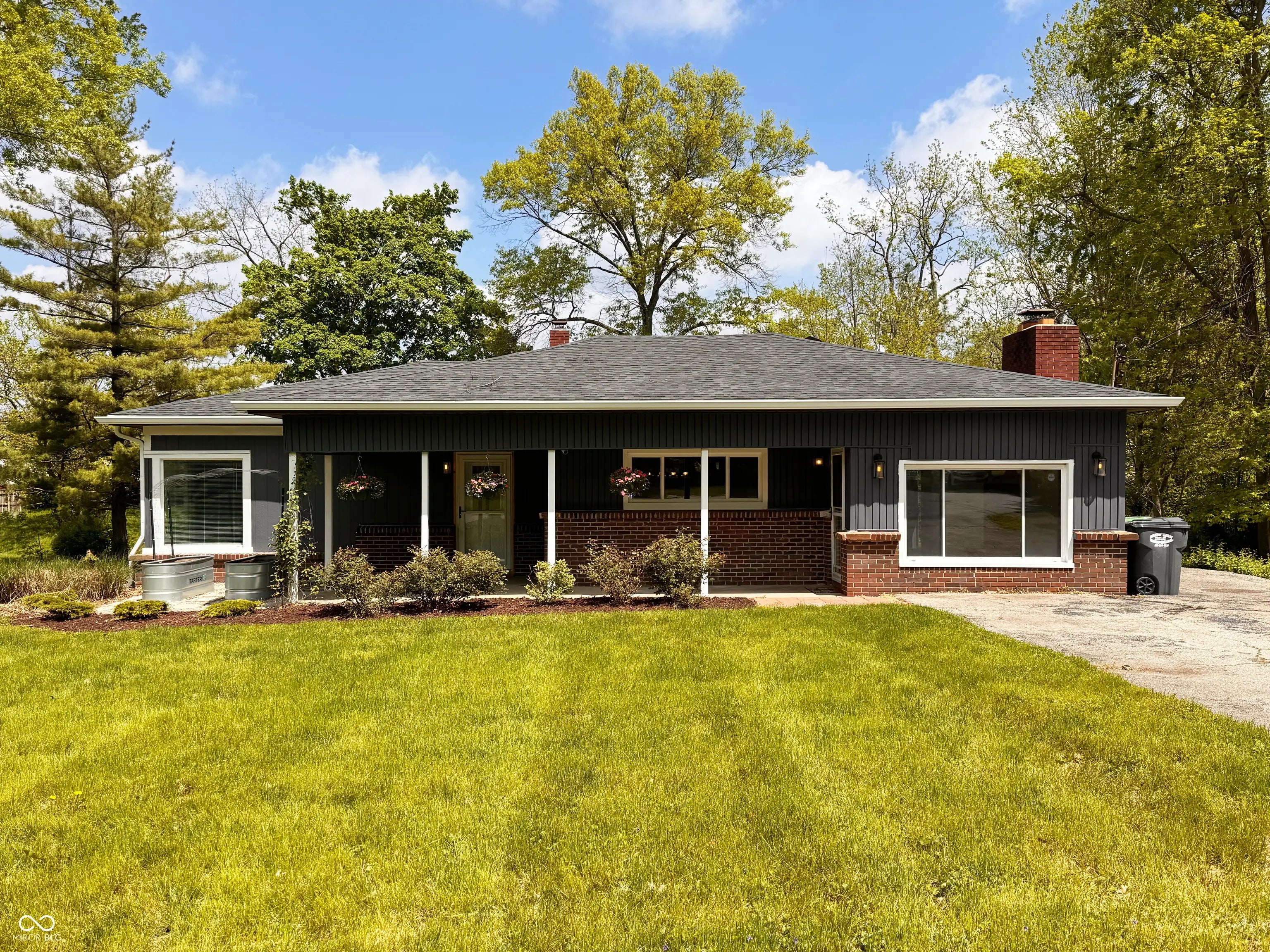 Photo of 406 Frst Pk N Drive Greenwood, IN 46142