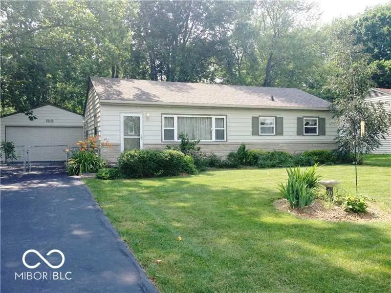 818 E Auman Drive, Carmel