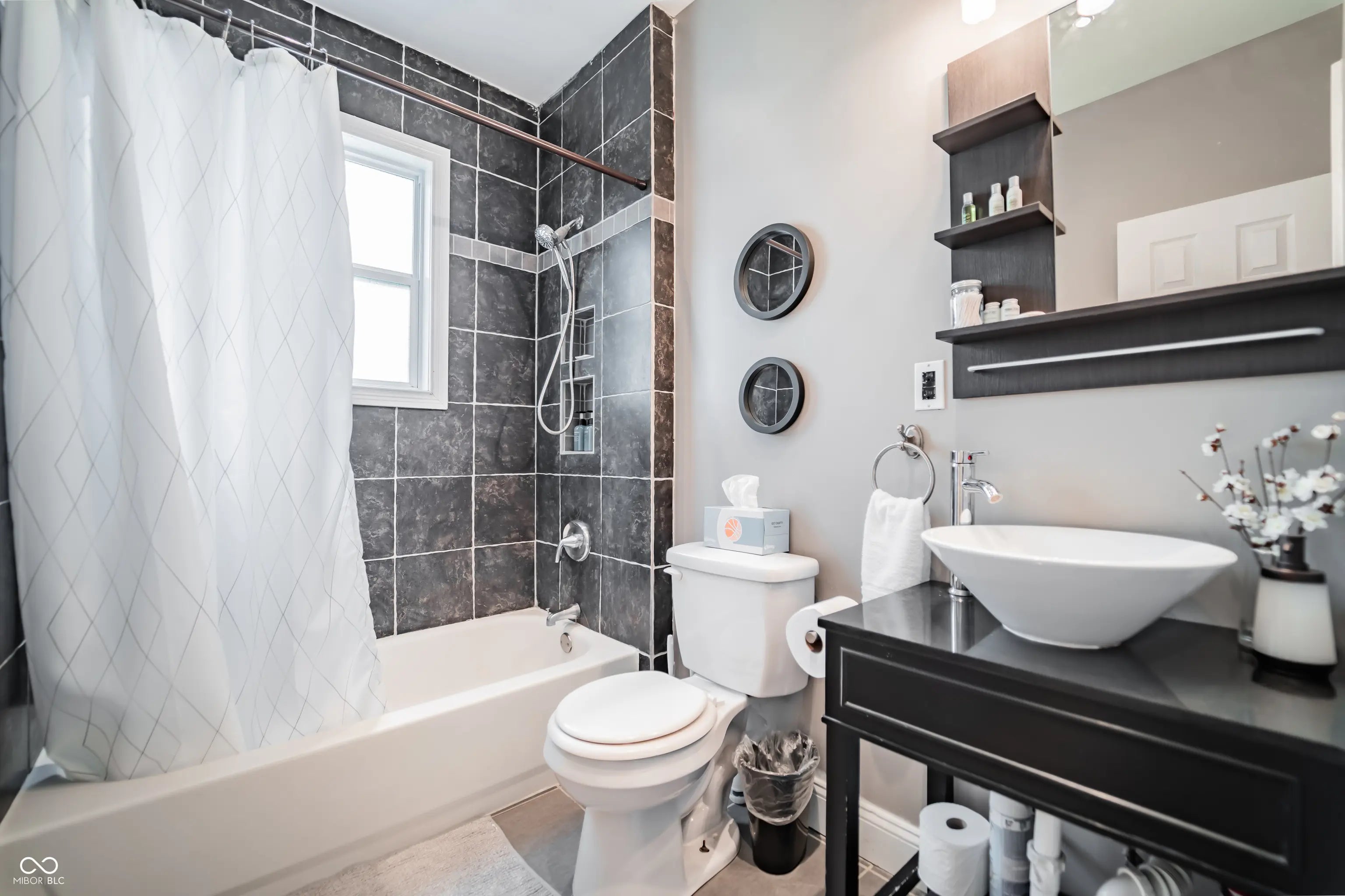 2407 N Capitol Avenue MLS 22037091 J W Becks Sub Rhodes photo 22