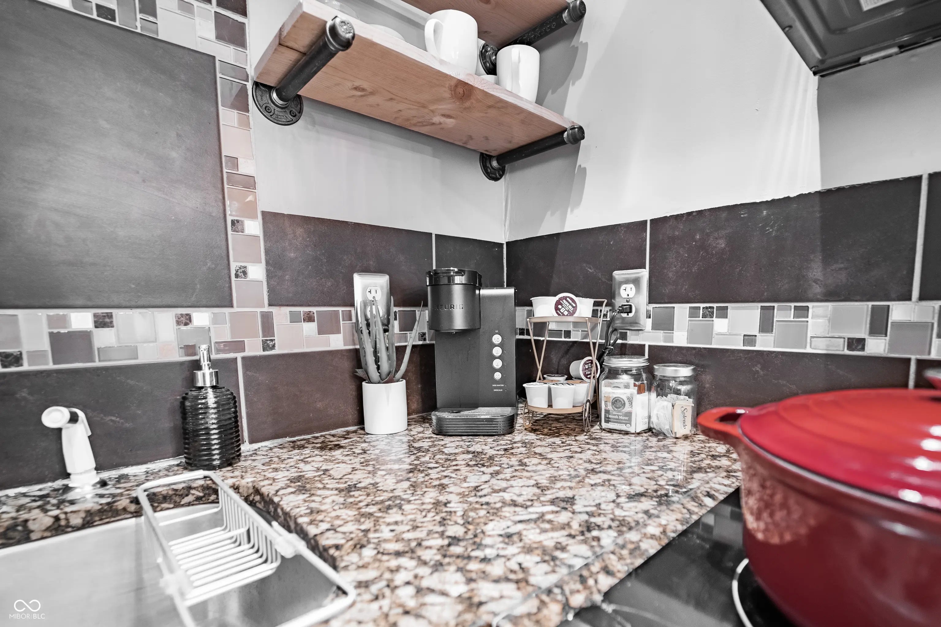 2407 N Capitol Avenue MLS 22037091 J W Becks Sub Rhodes photo 29