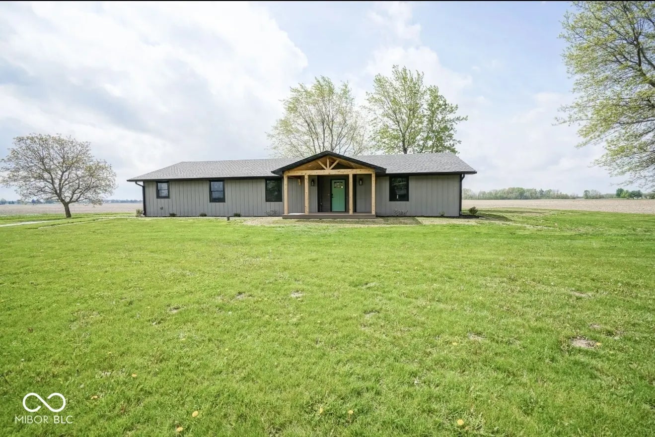Photo of 1737 W 1000 N Alexandria, IN 46001