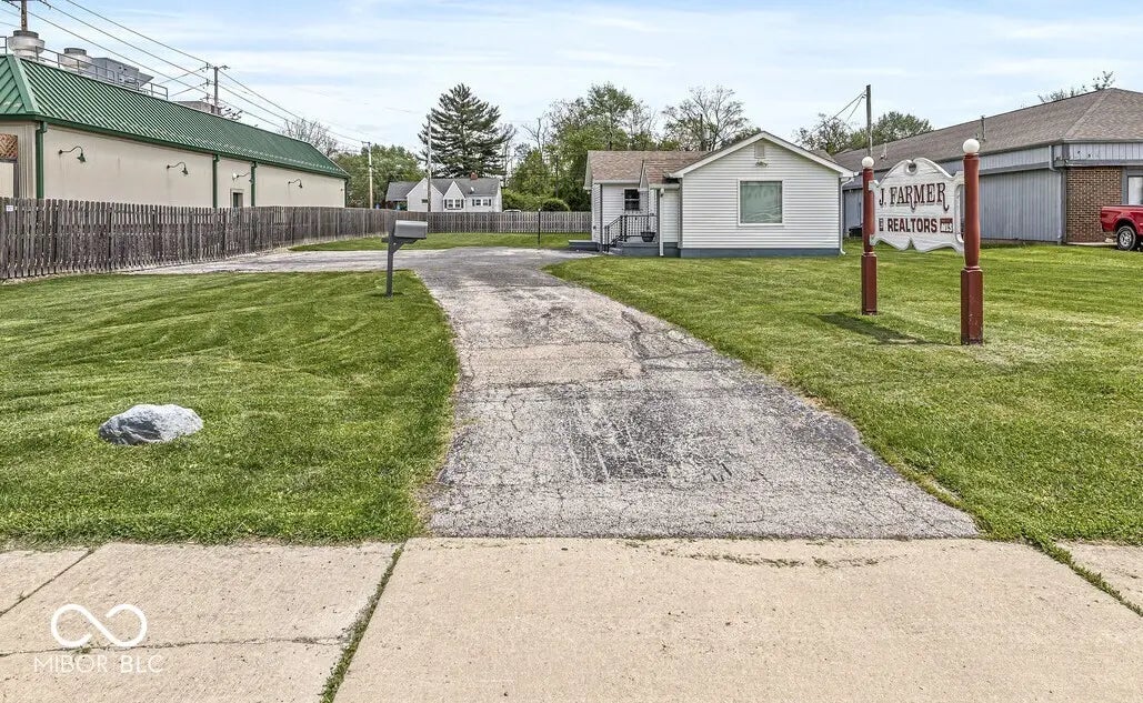 1391 N Shadeland Avenue, Indianapolis