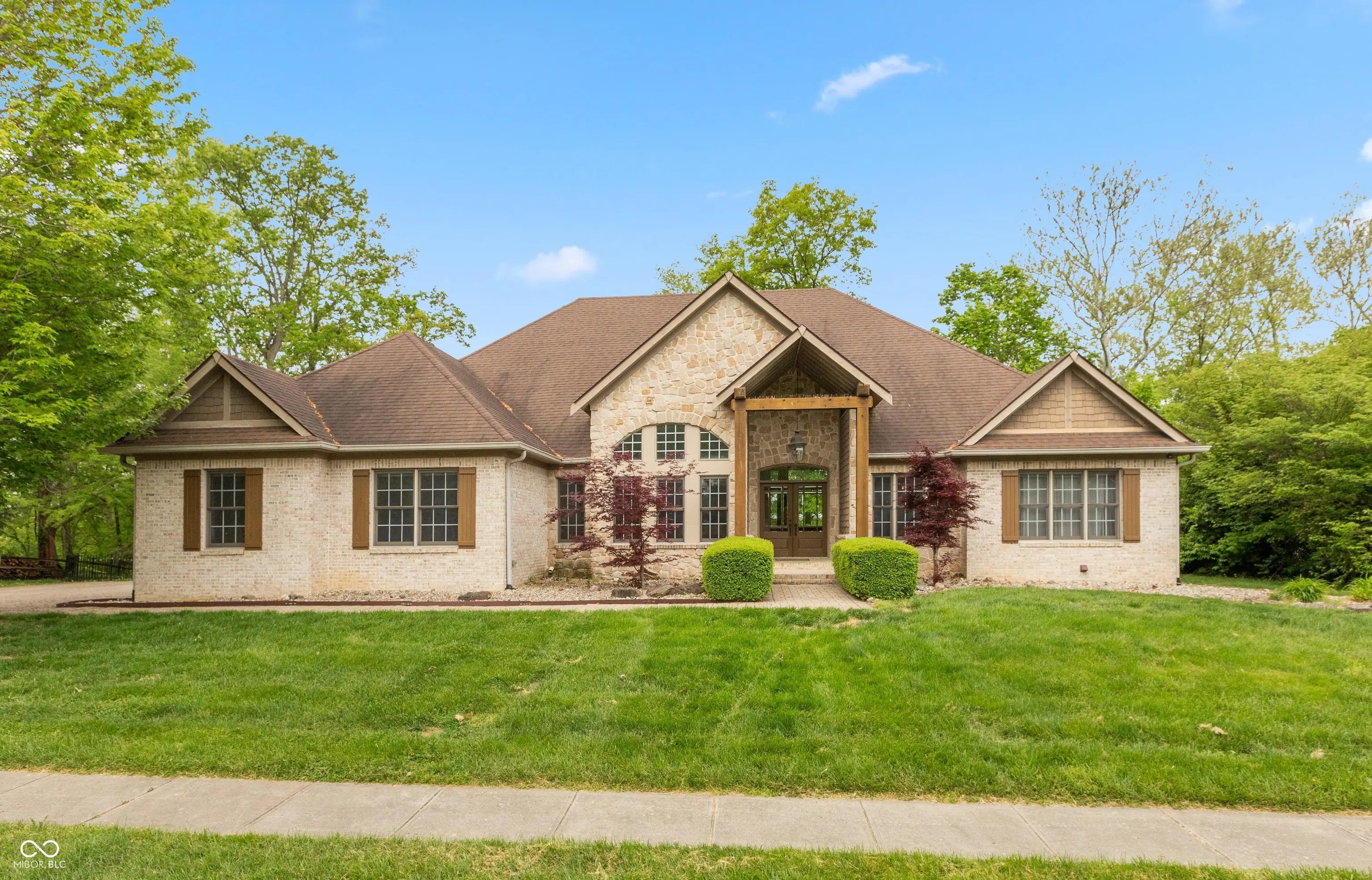 1832 Live Oak Court, Avon