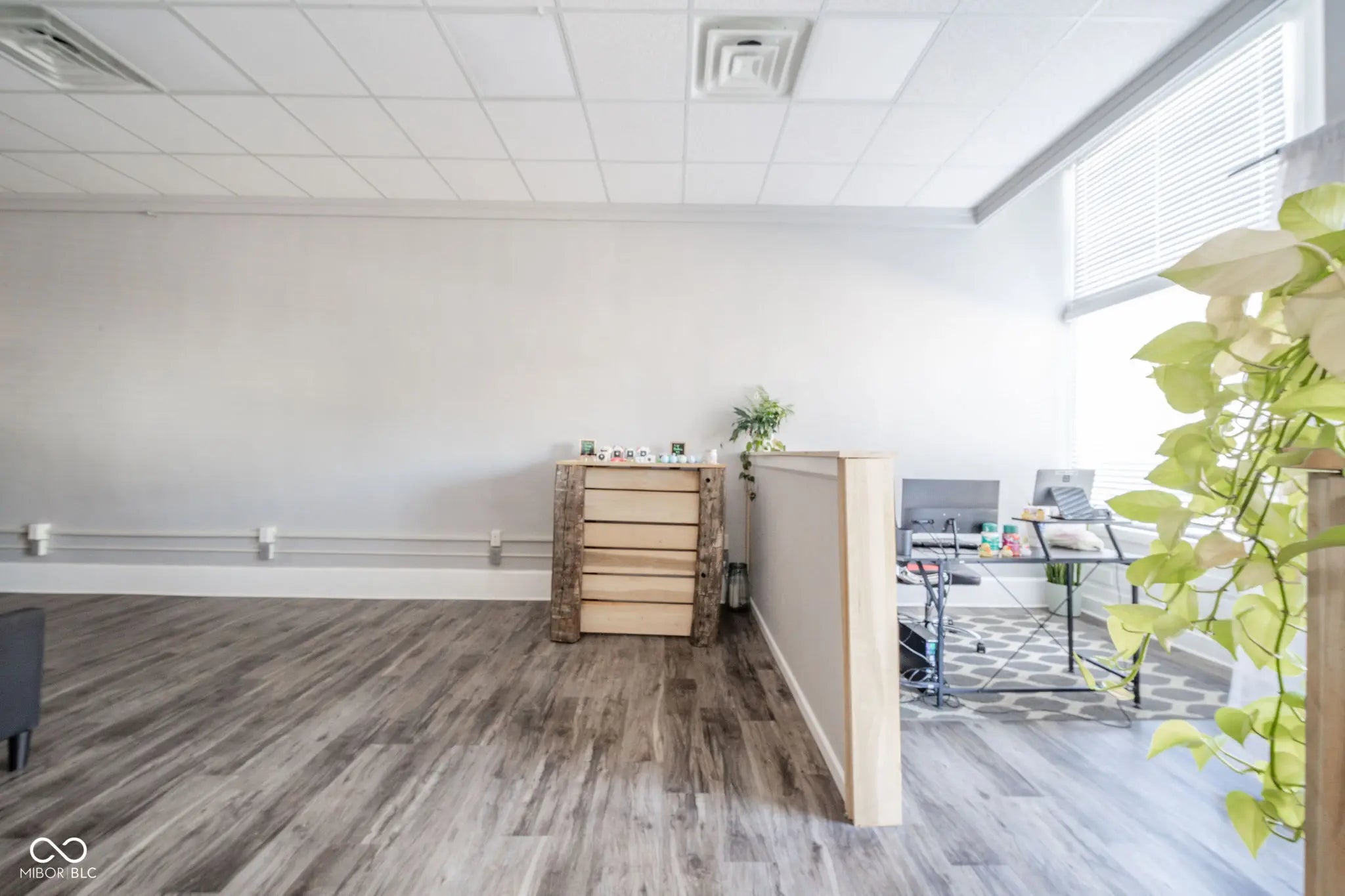 28 N Washington Street MLS 22037808 Empty photo 15