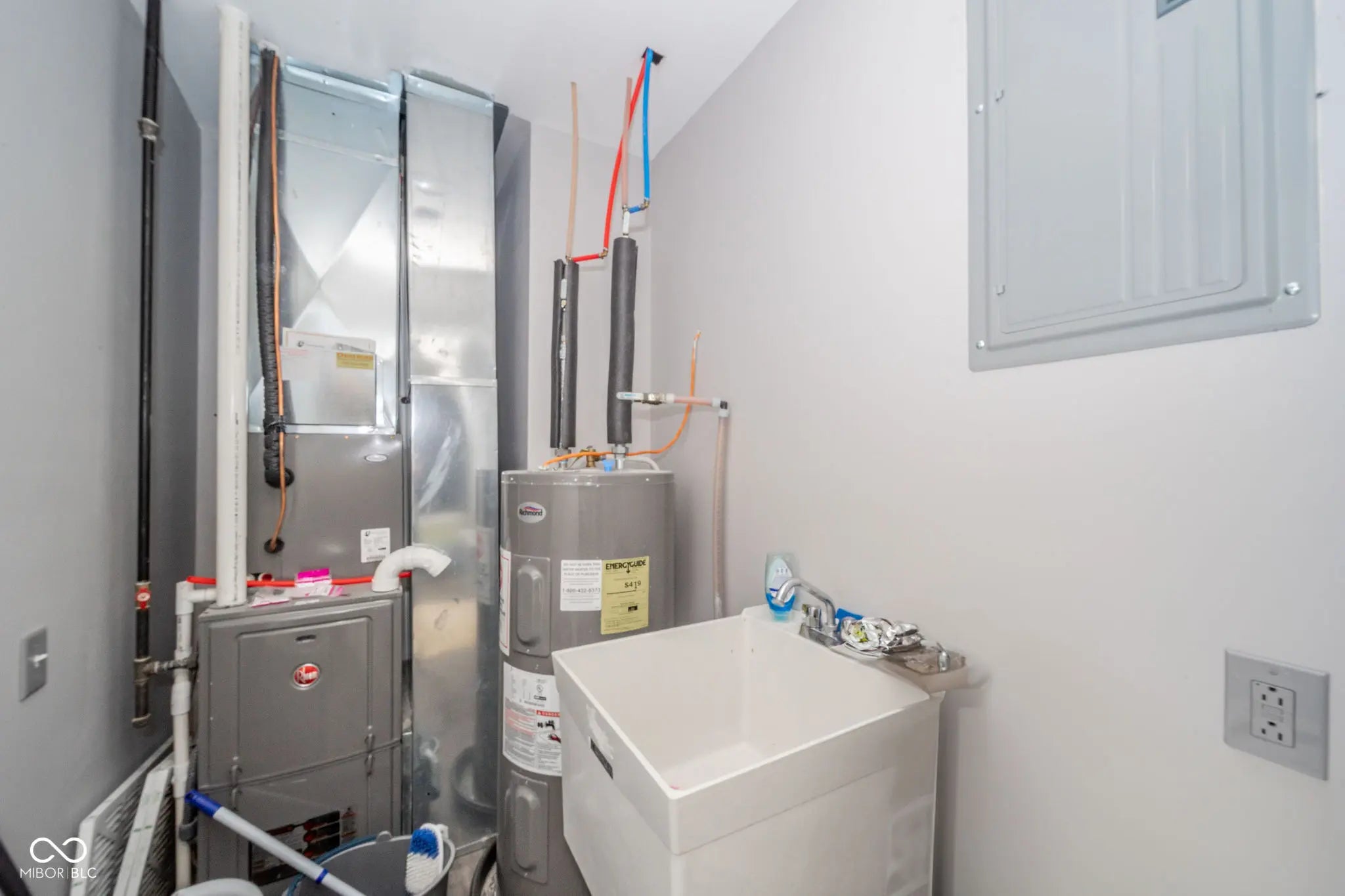 28 N Washington Street MLS 22037808 Empty photo 17