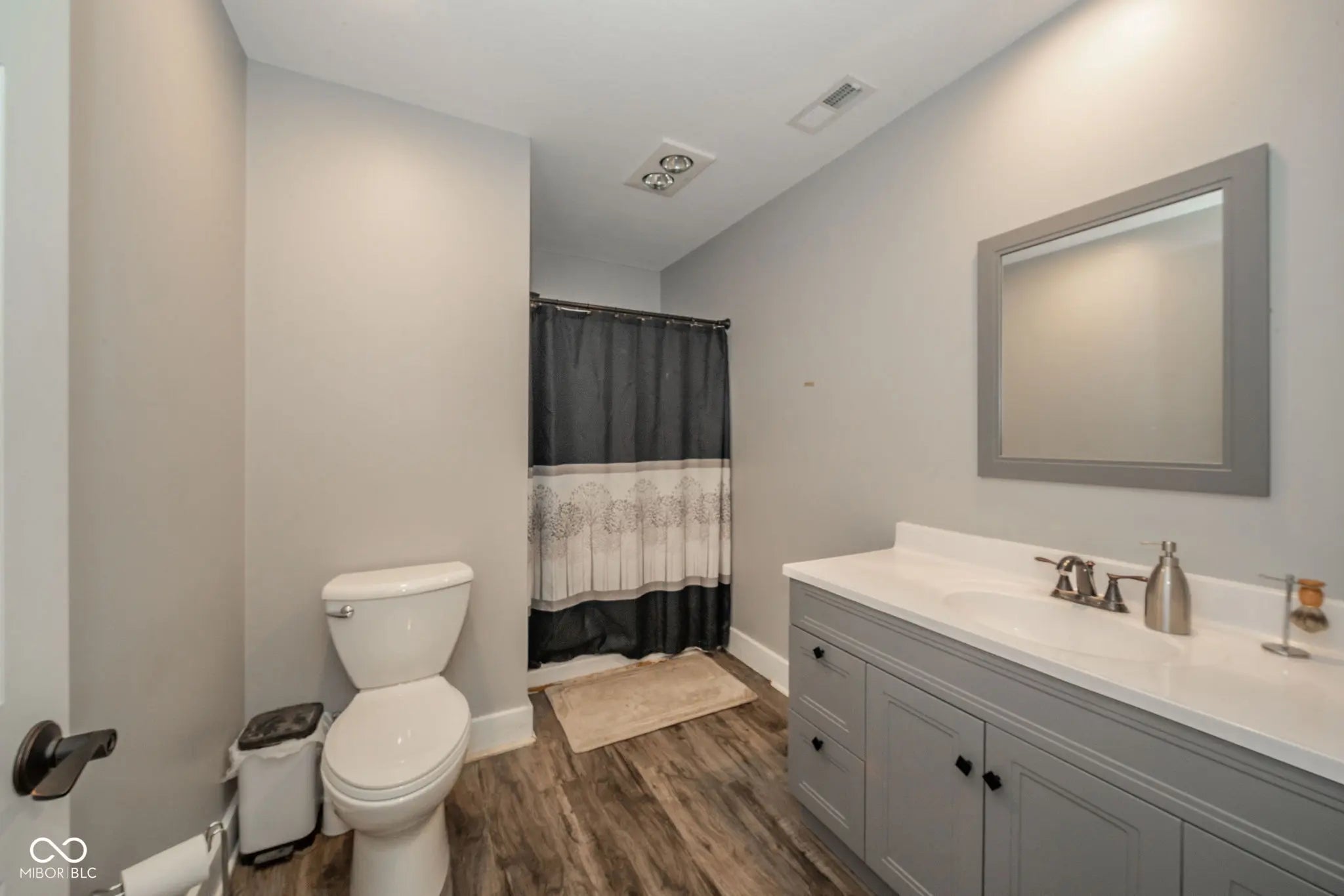 28 N Washington Street MLS 22037808 Empty photo 21