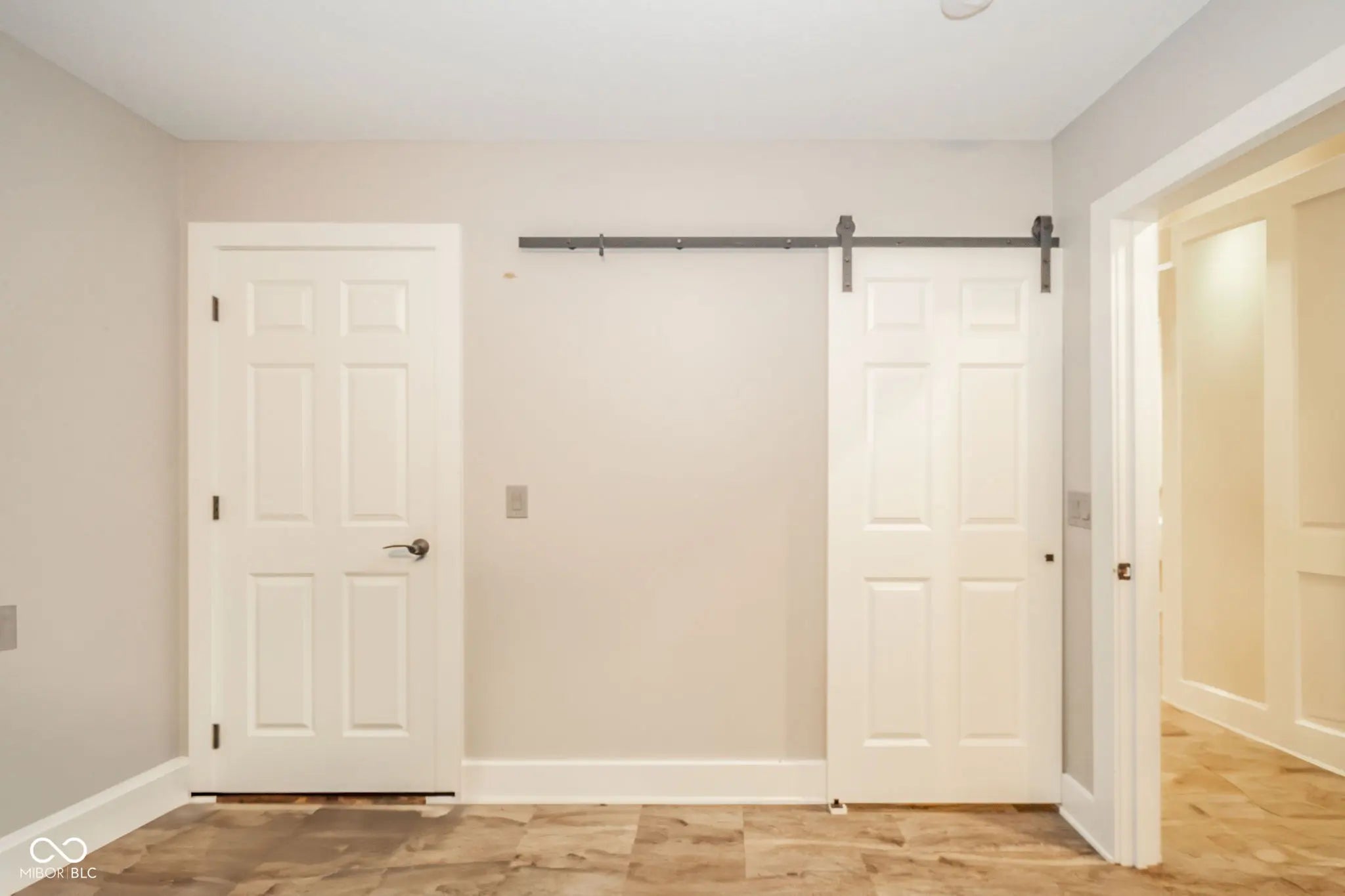 28 N Washington Street MLS 22037808 Empty photo 22