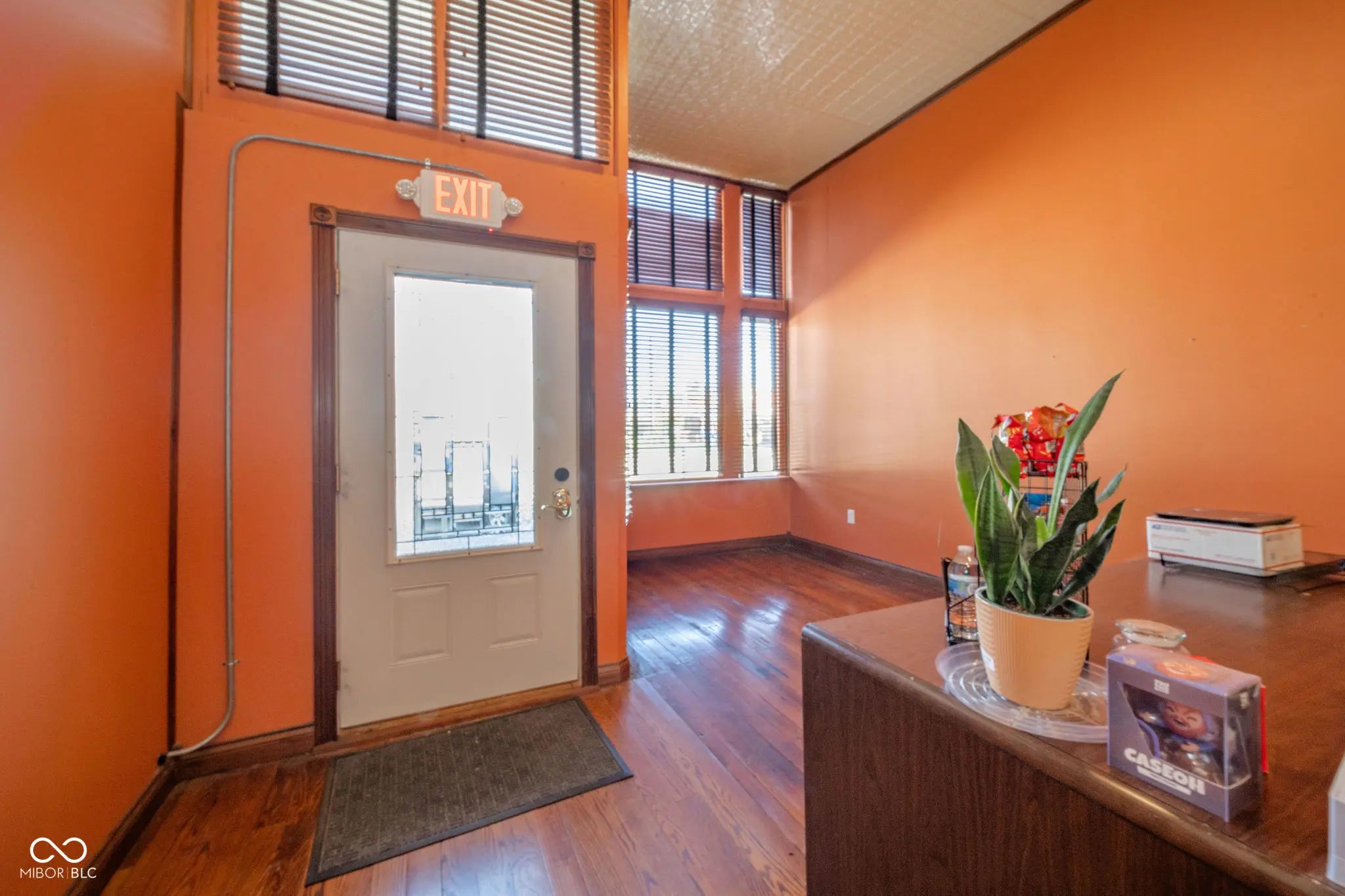 28 N Washington Street MLS 22037808 Empty photo 4