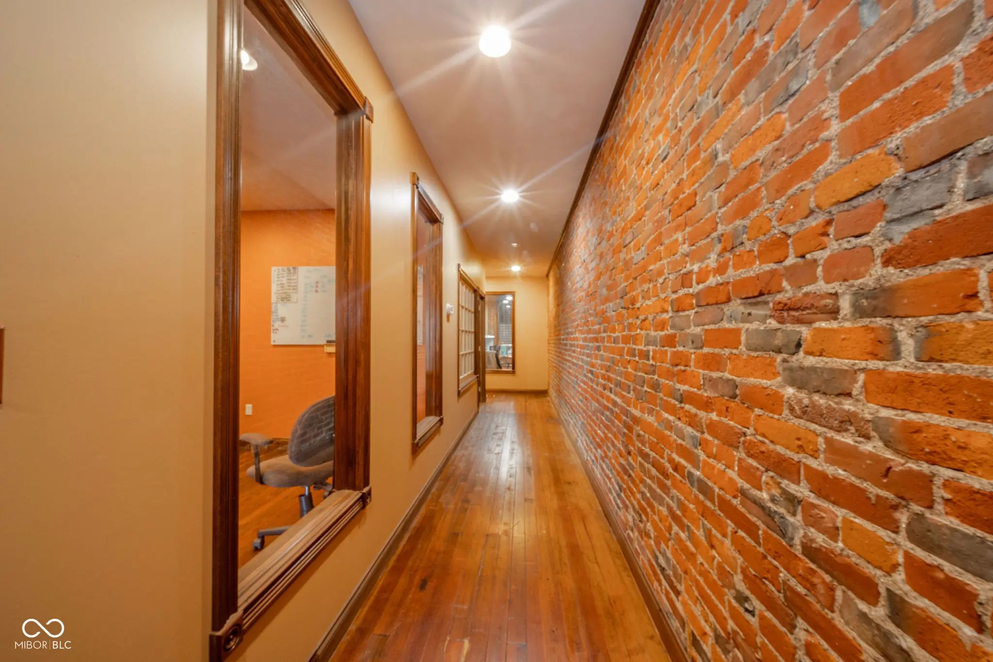 28 N Washington Street MLS 22037808 Empty photo 8