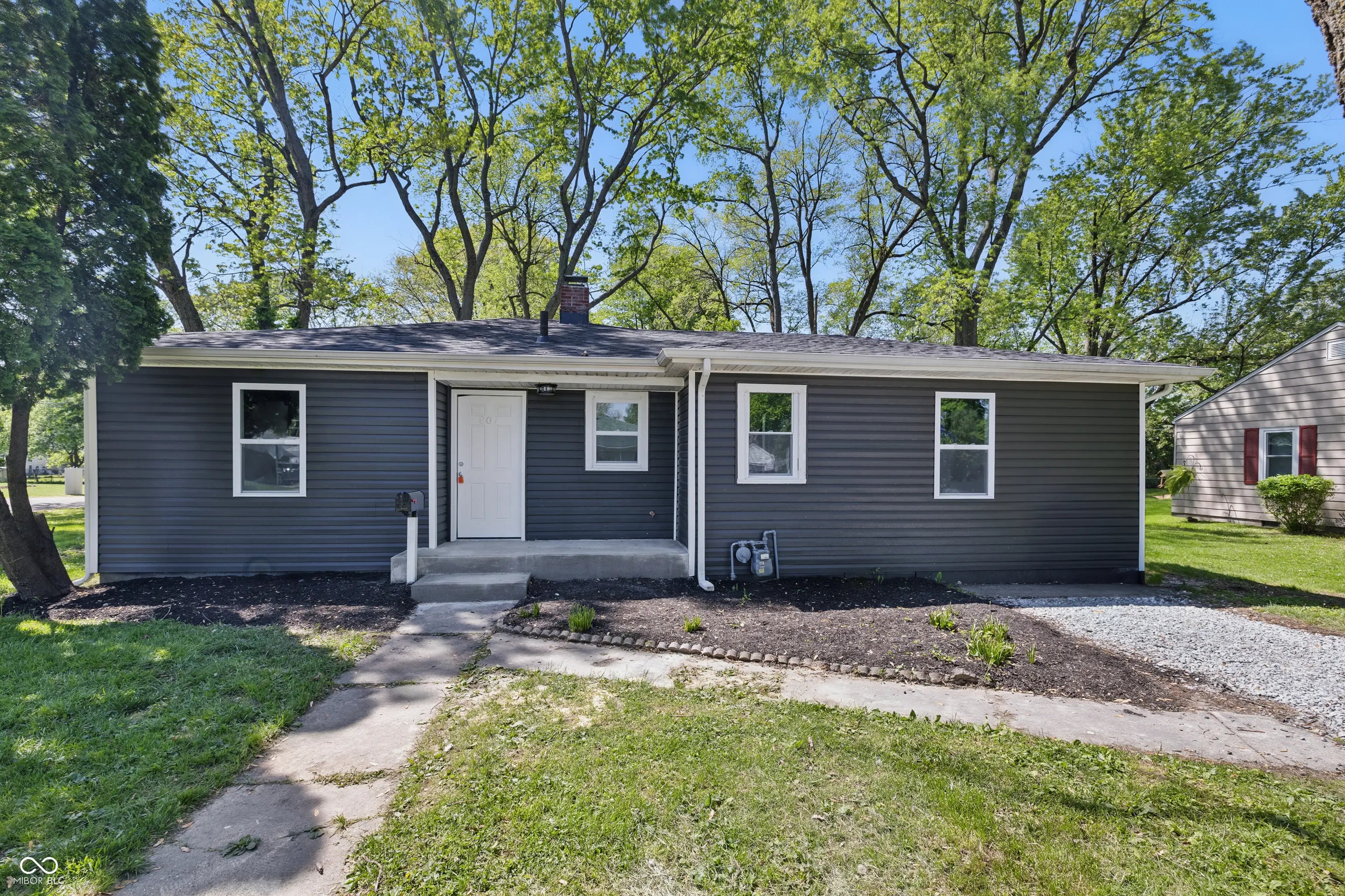 Photo of 807 Vasbinder Drive Chesterfield, IN 46017