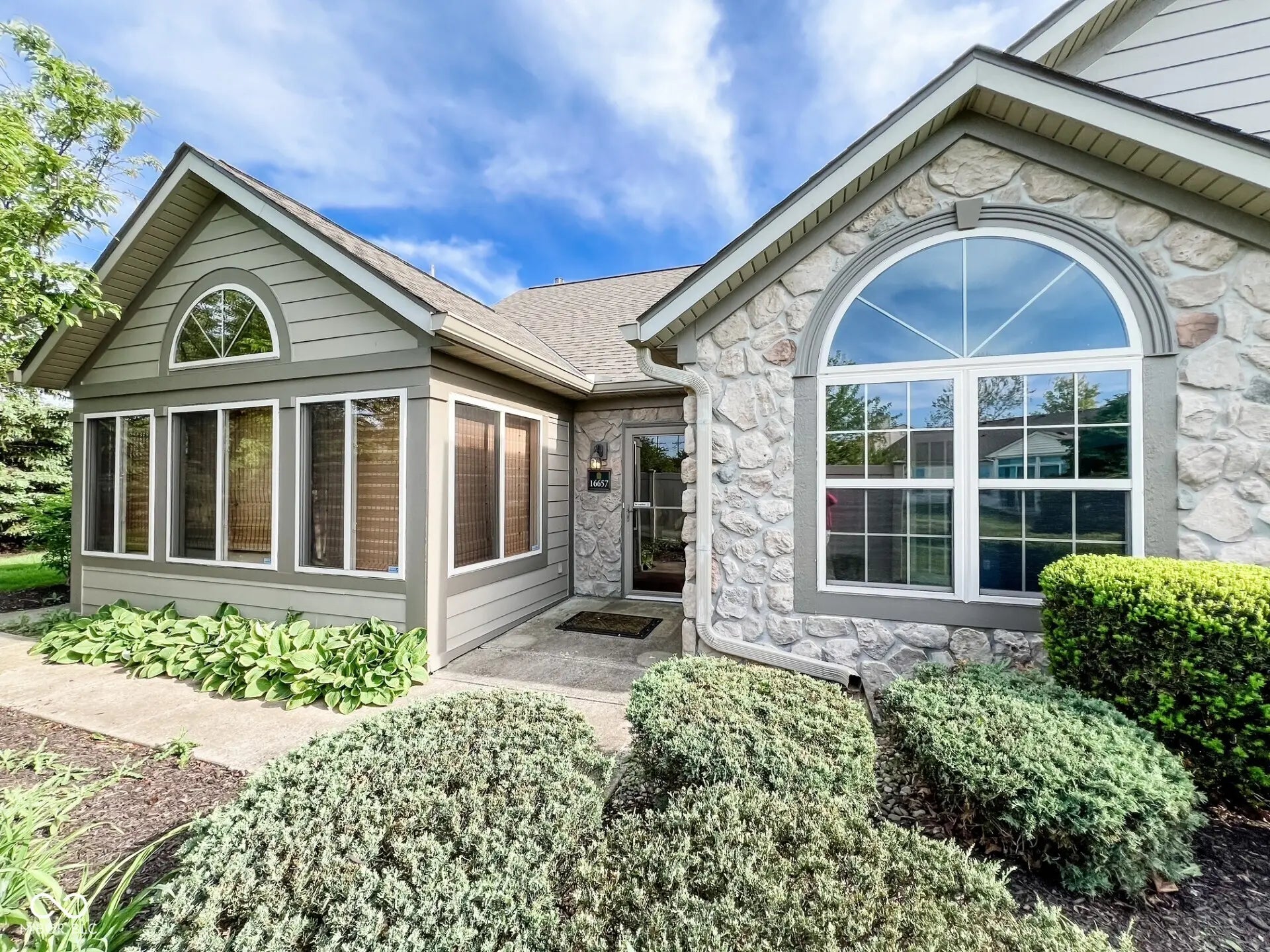 Photo of 16657 Brownstone Court Westfield, IN 46074