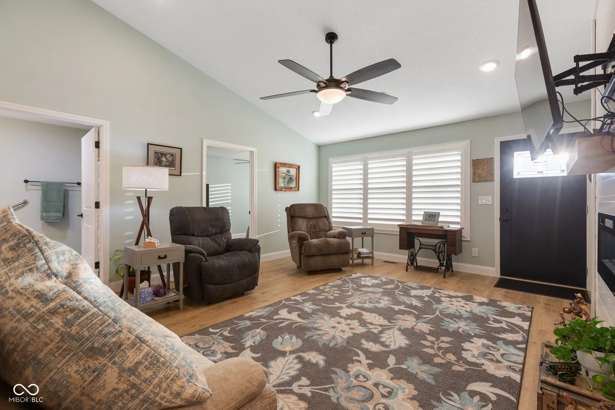 1959 Sophia Lane MLS 22038827 Weslin Estates photo 4