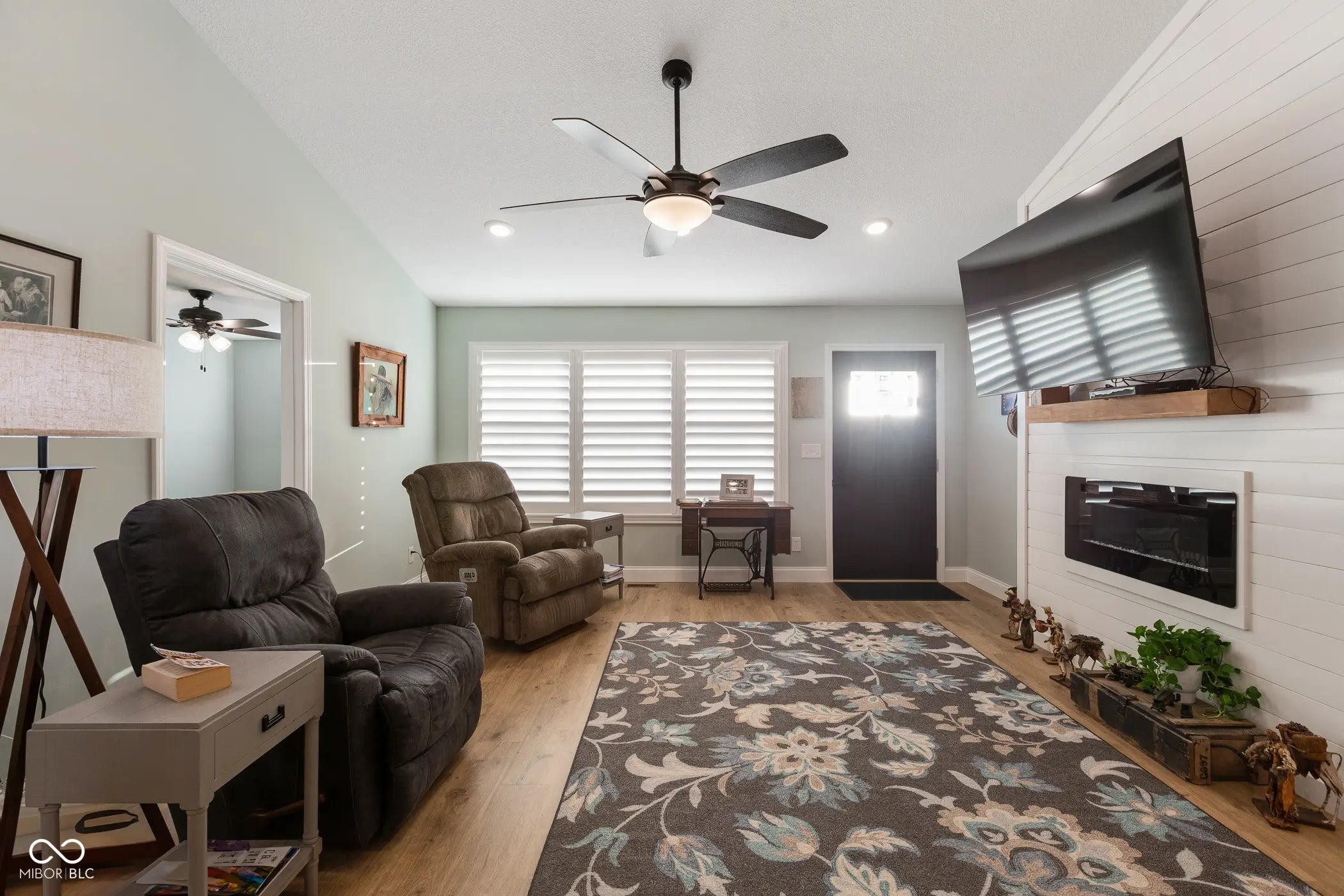 1959 Sophia Lane MLS 22038827 Weslin Estates photo 6