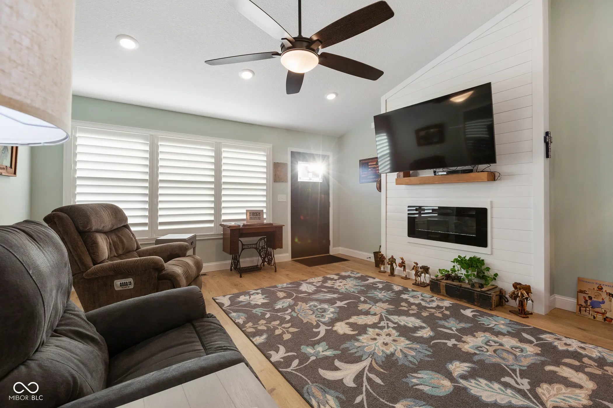 1959 Sophia Lane MLS 22038827 Weslin Estates photo 7