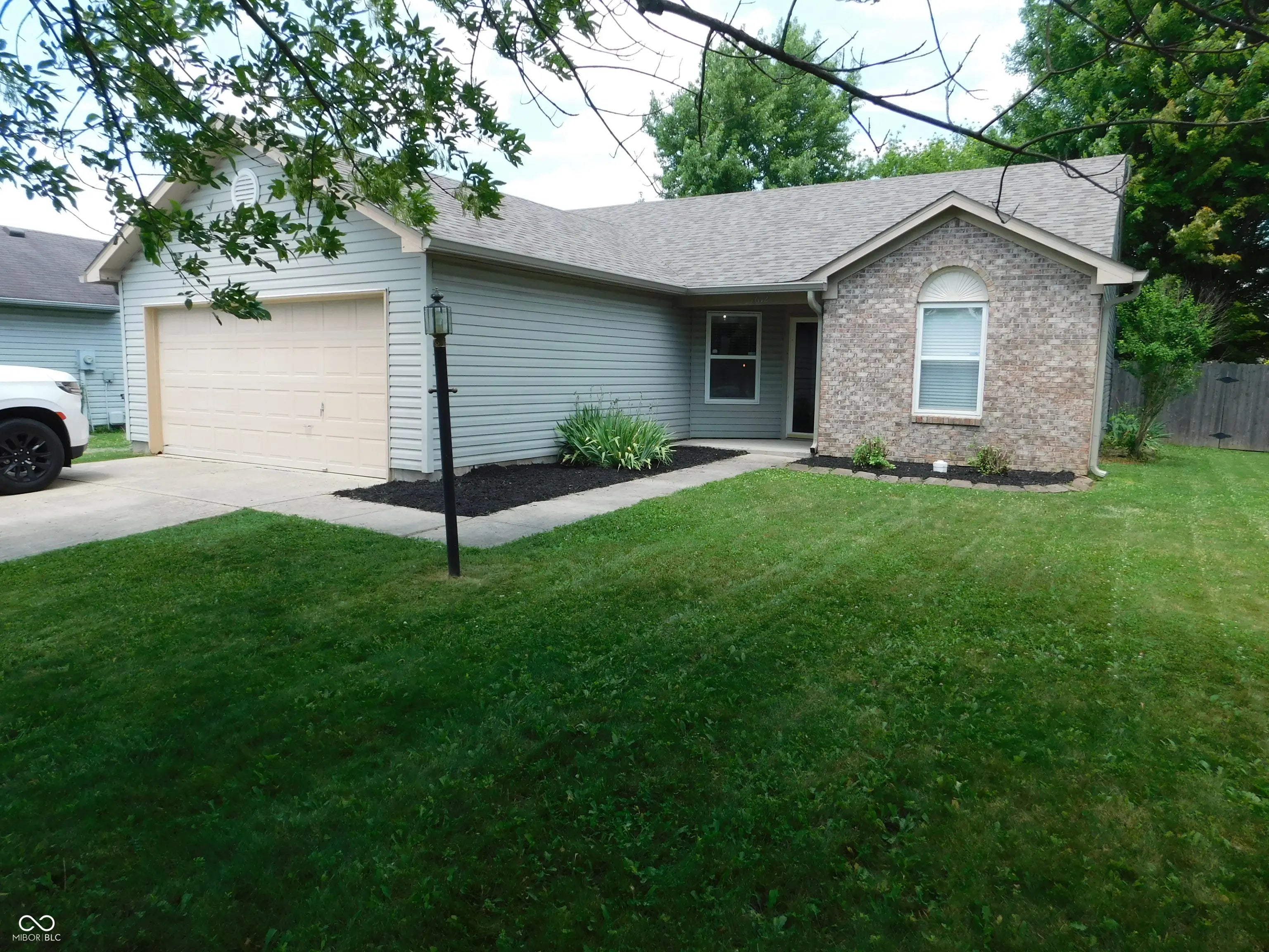 1612 Prairieview Lane, Greenfield