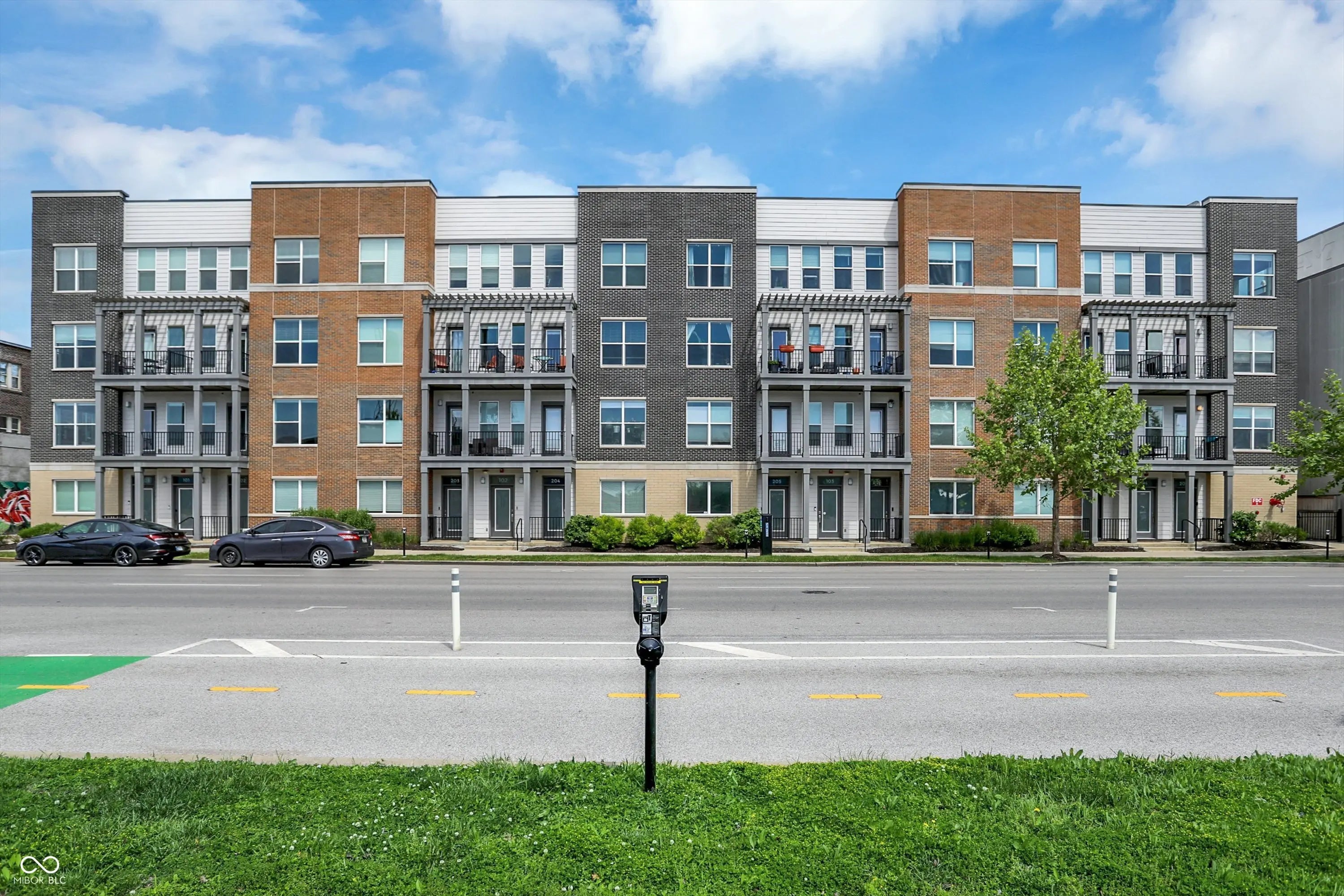727 N Illinois Street 202, Indianapolis
