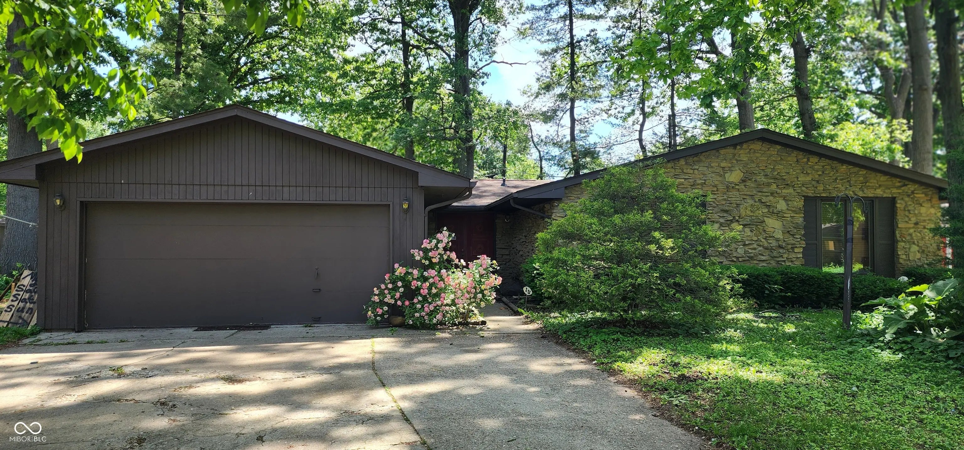 1619 Crest Court, Indianapolis