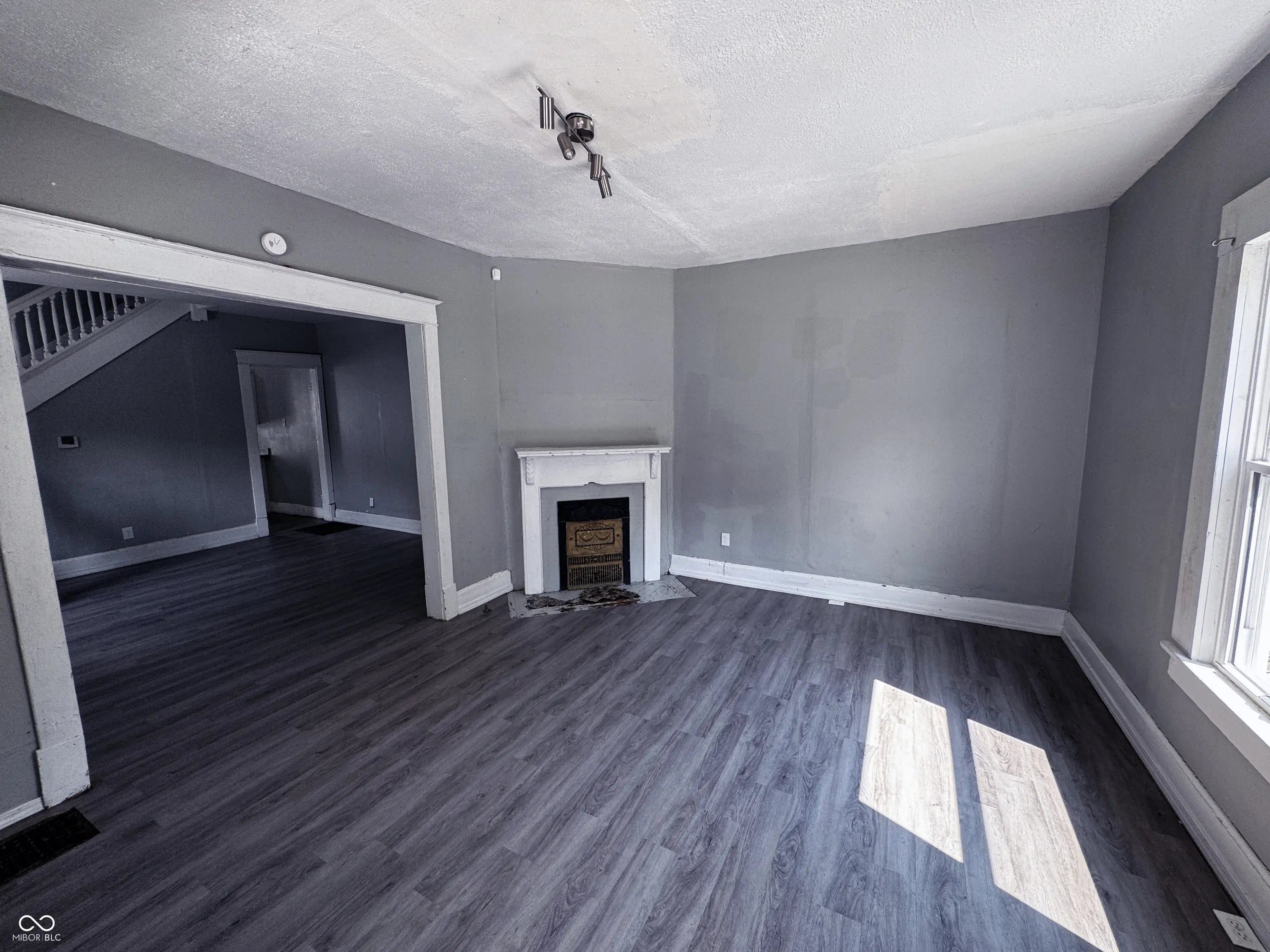 3502 N Kenwood Avenue MLS 22041106 Avondale photo 3