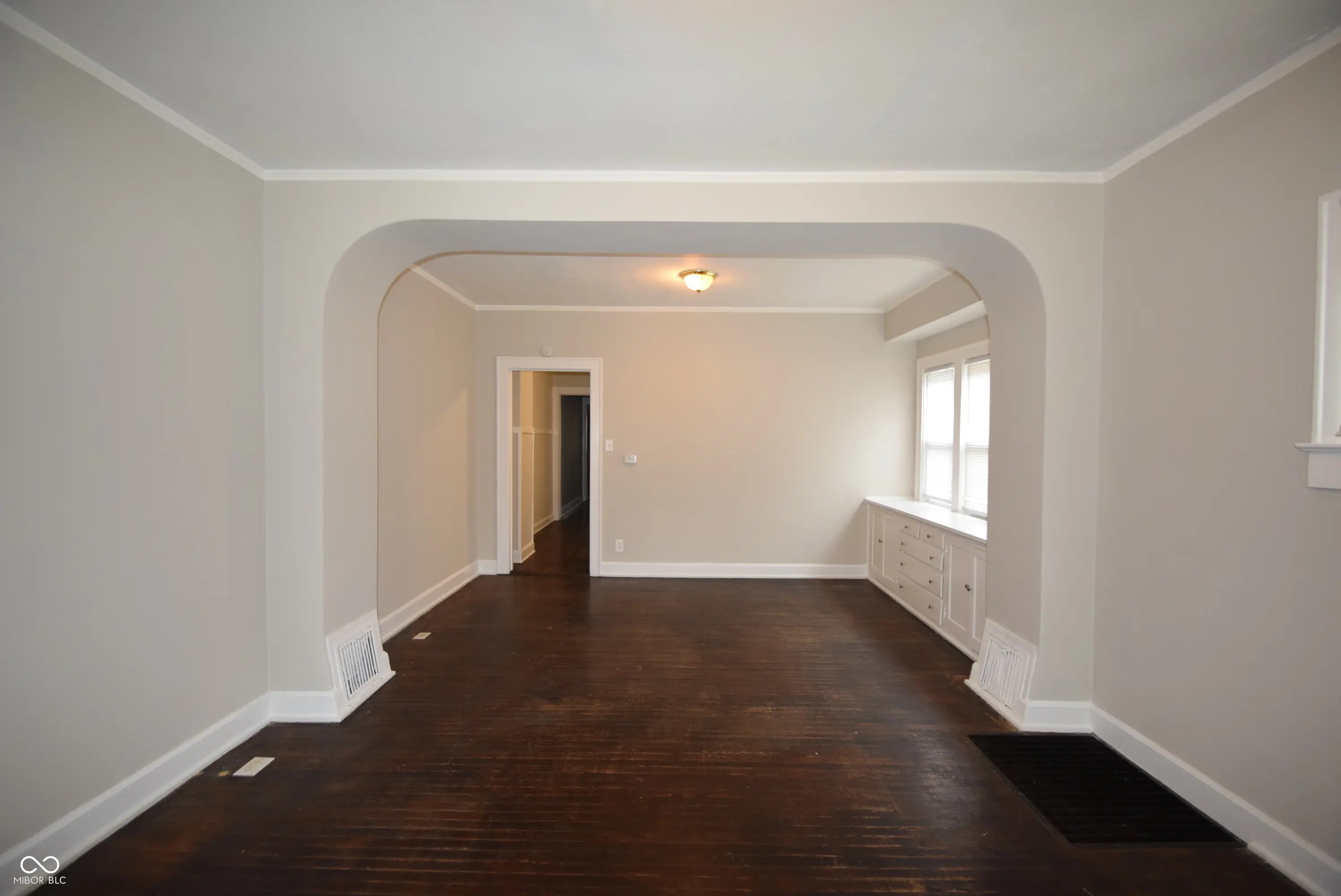 1105 N Parker Avenue MLS 22041719 Vajens South Brookside photo 3