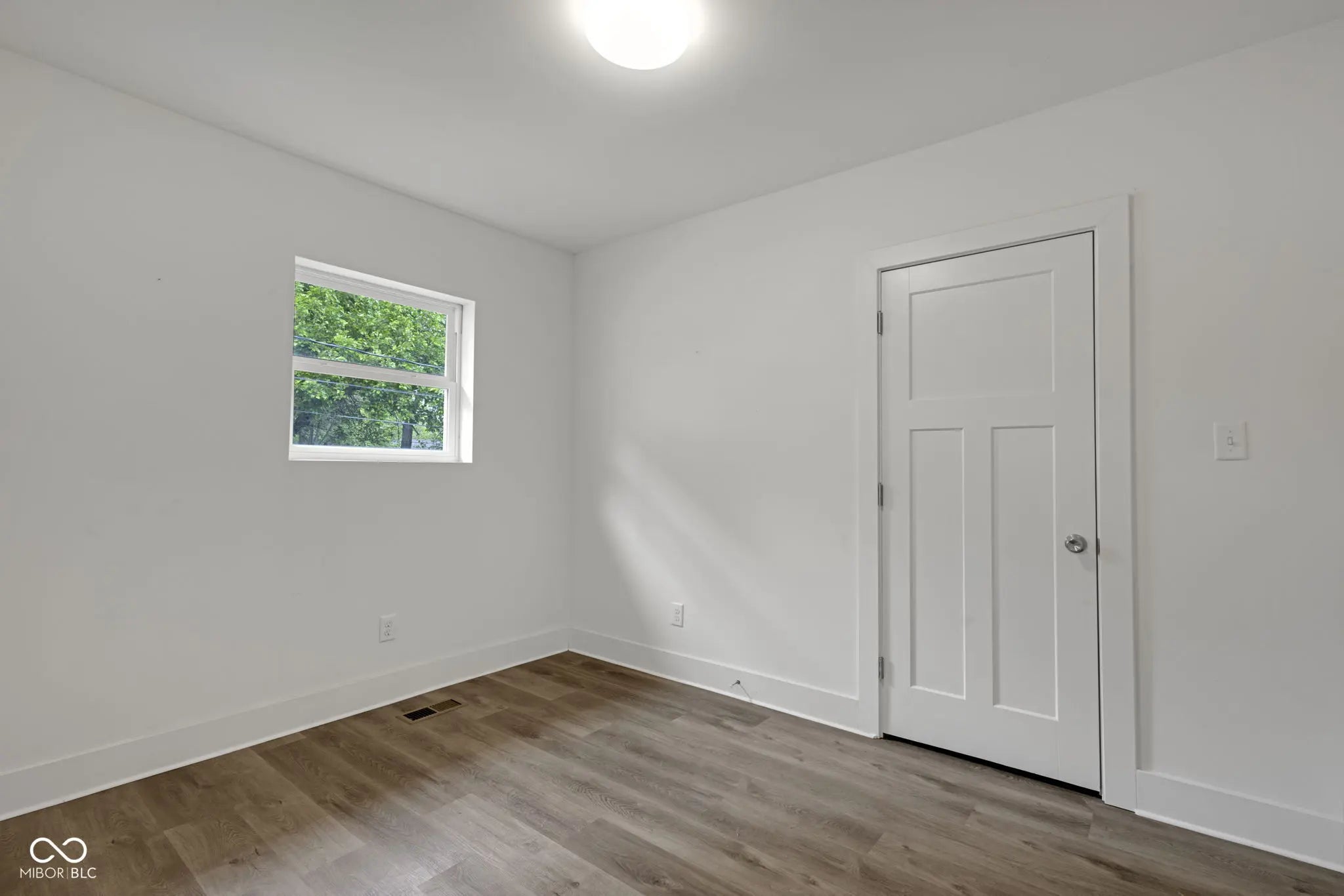 1411 N Grant Avenue MLS 22041955 Glass Works photo 10