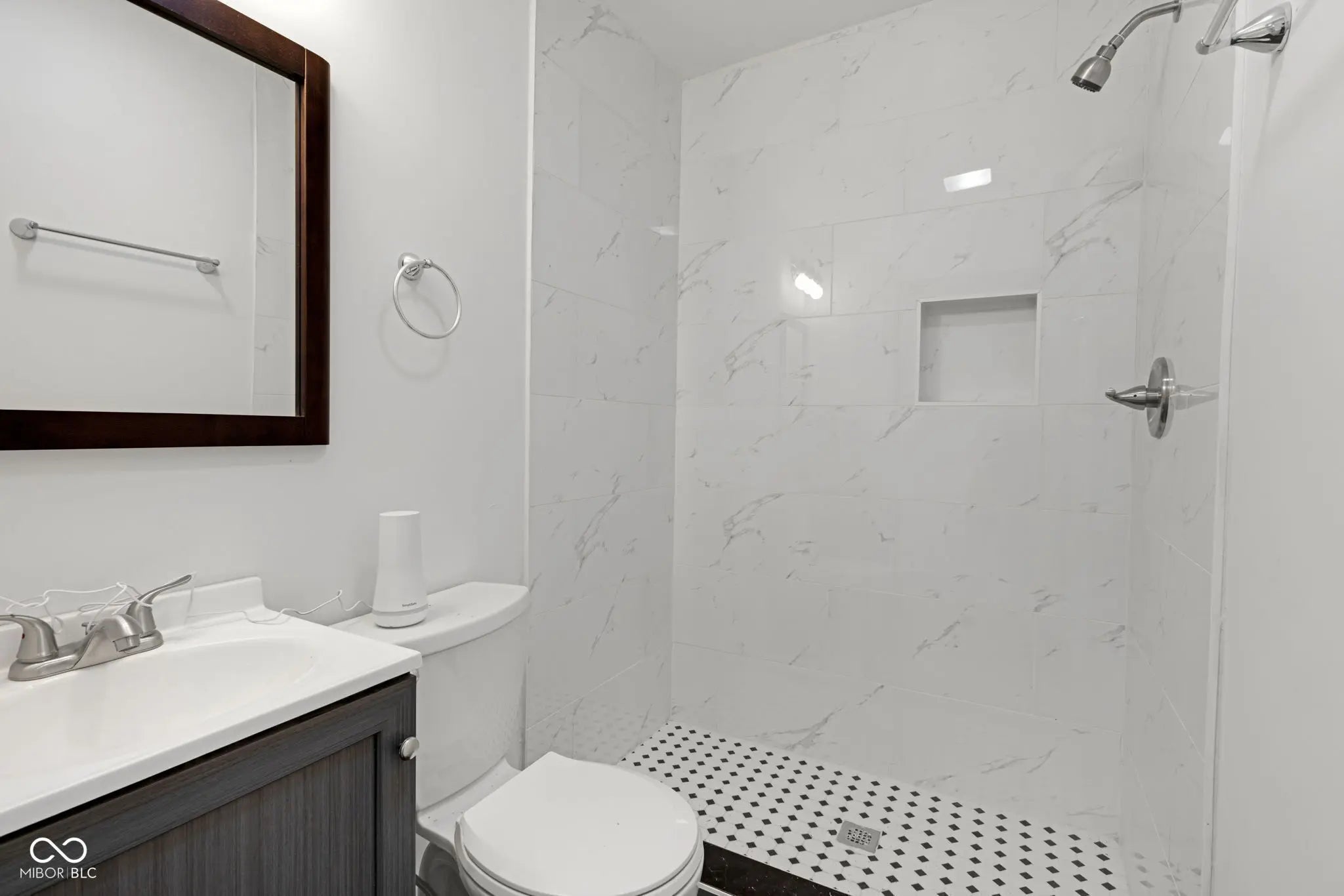 1411 N Grant Avenue MLS 22041955 Glass Works photo 11