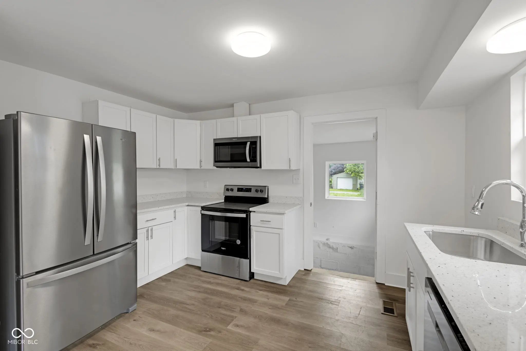 1411 N Grant Avenue MLS 22041955 Glass Works photo 4