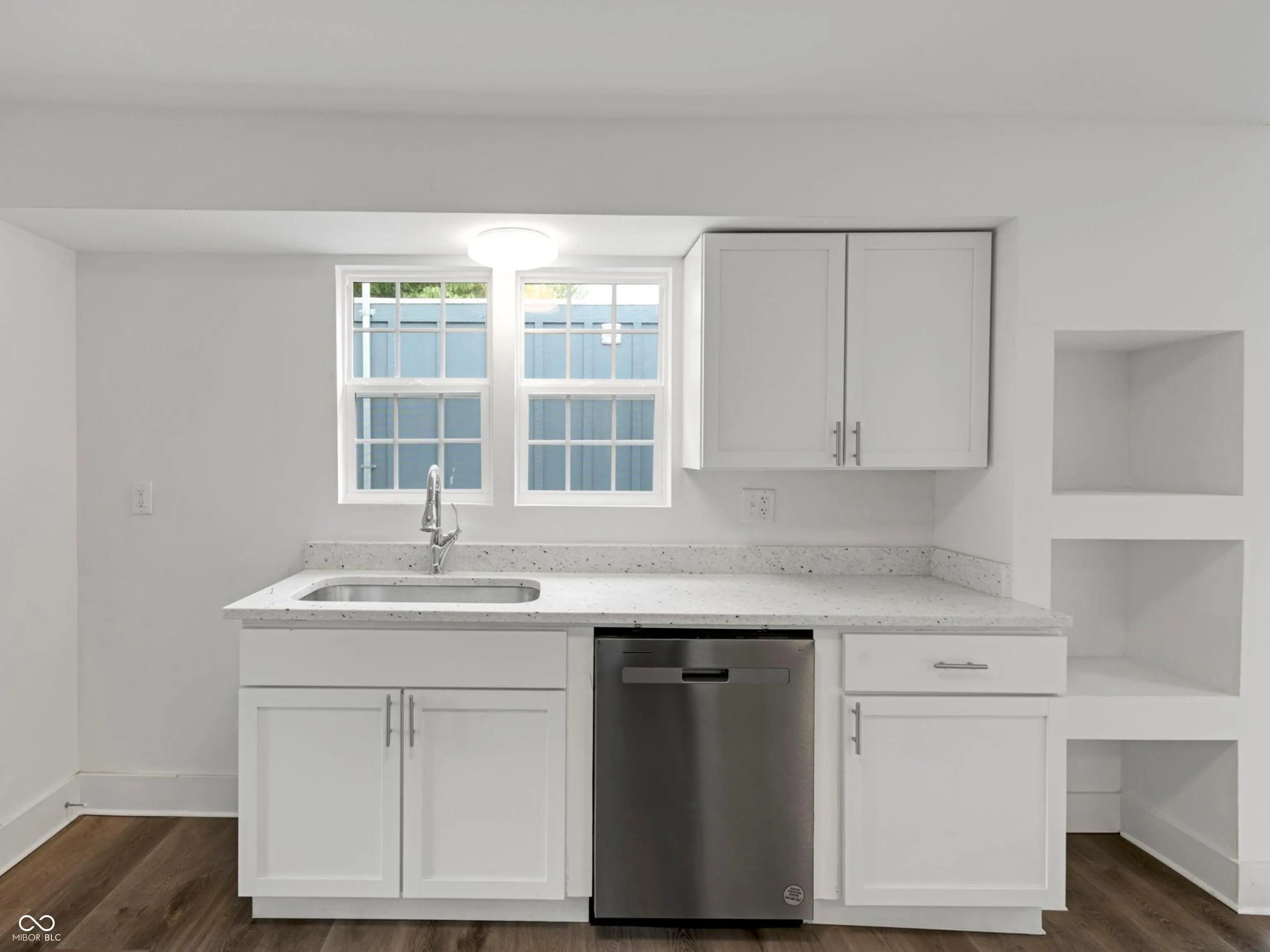 1411 N Grant Avenue MLS 22041955 Glass Works photo 5