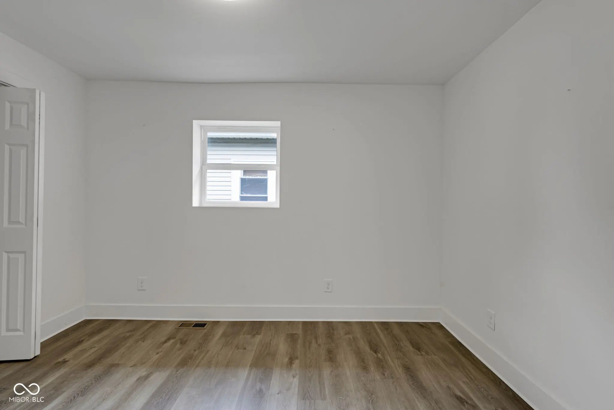 1411 N Grant Avenue MLS 22041955 Glass Works photo 6