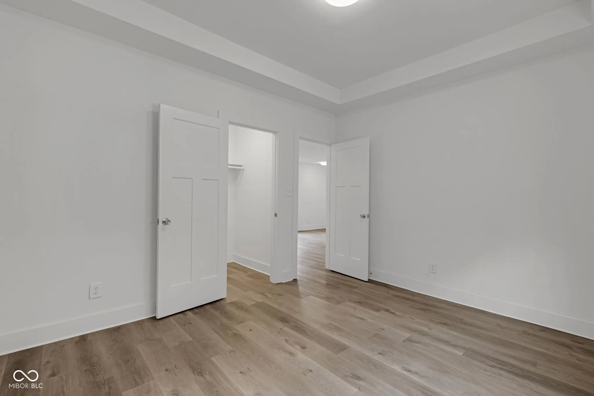 1411 N Grant Avenue MLS 22041955 Glass Works photo 7