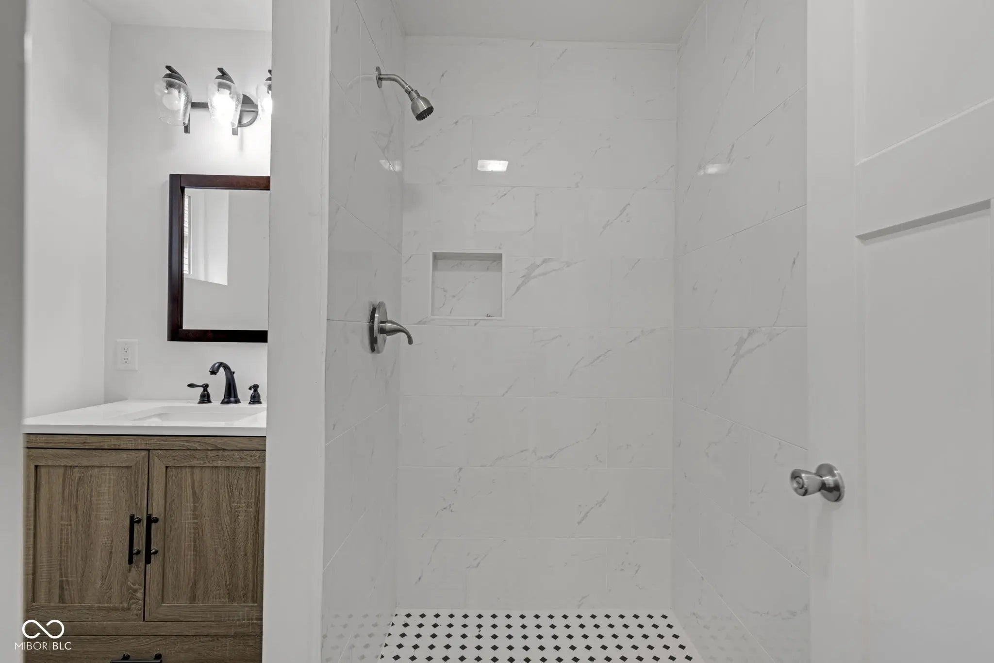 1411 N Grant Avenue MLS 22041955 Glass Works photo 9