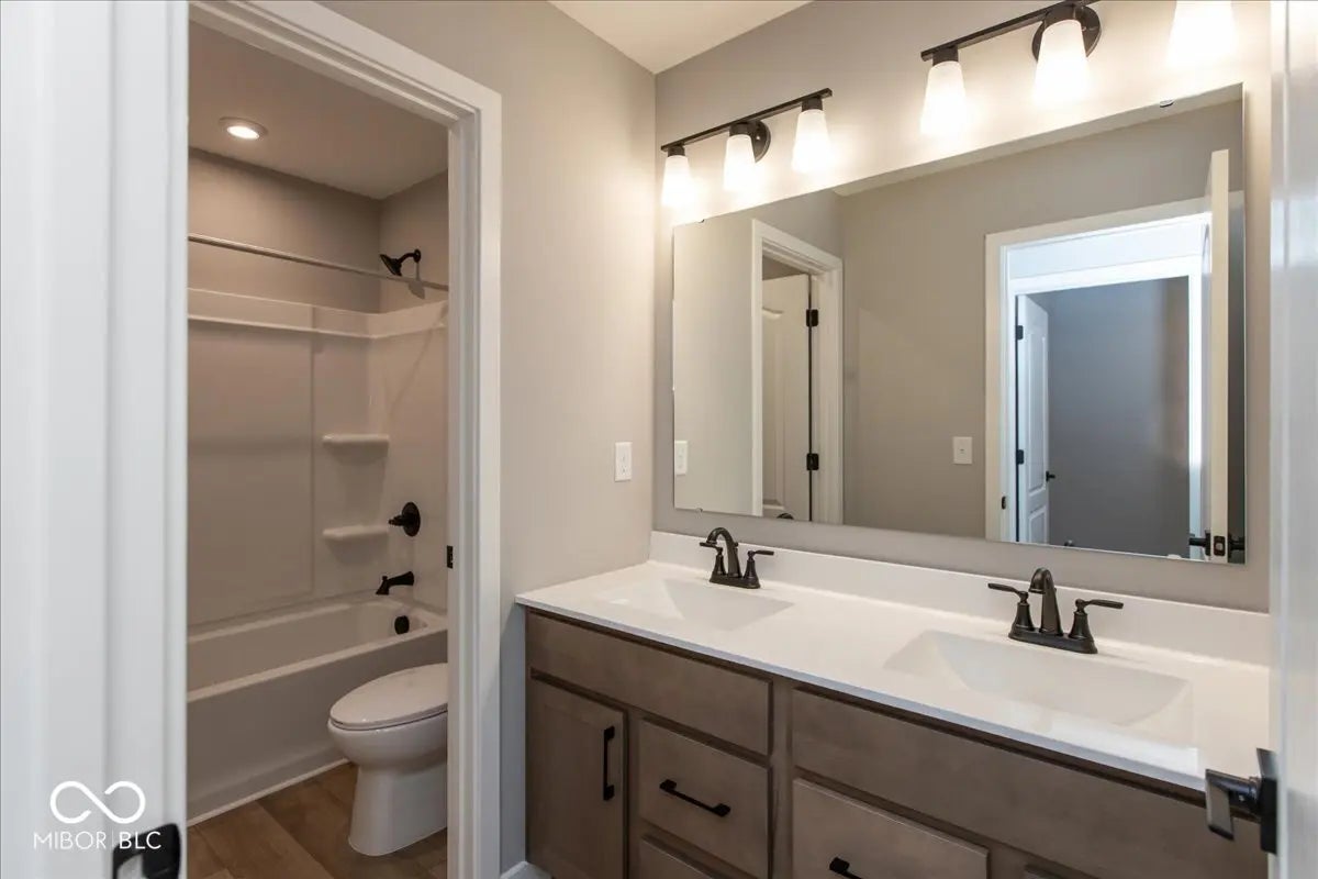 6894 Renoir Way MLS 22042582 Manors At Avon photo 35