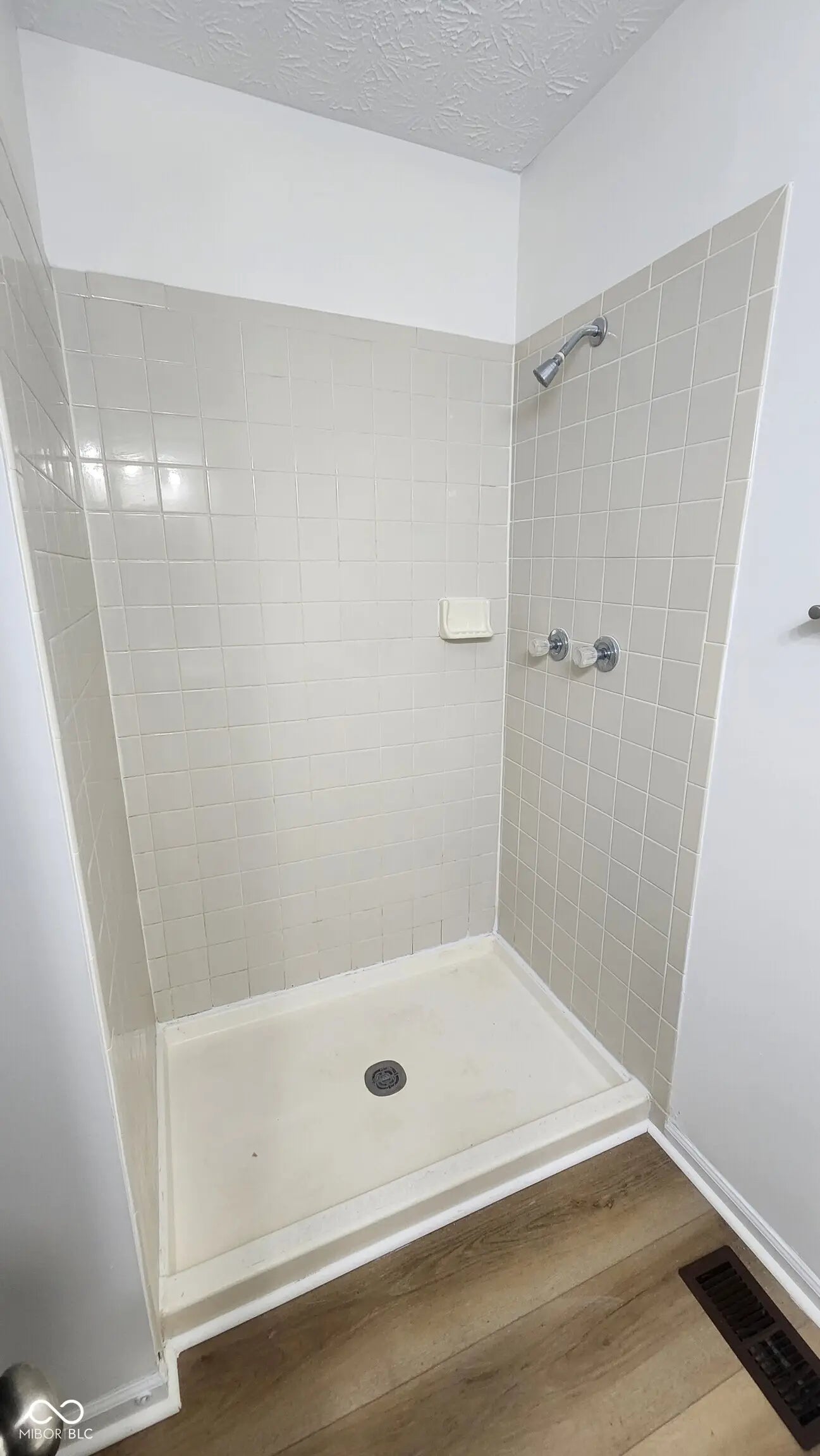 1836 Queensbridge Circle MLS 22042971 Wellington Commons photo 11