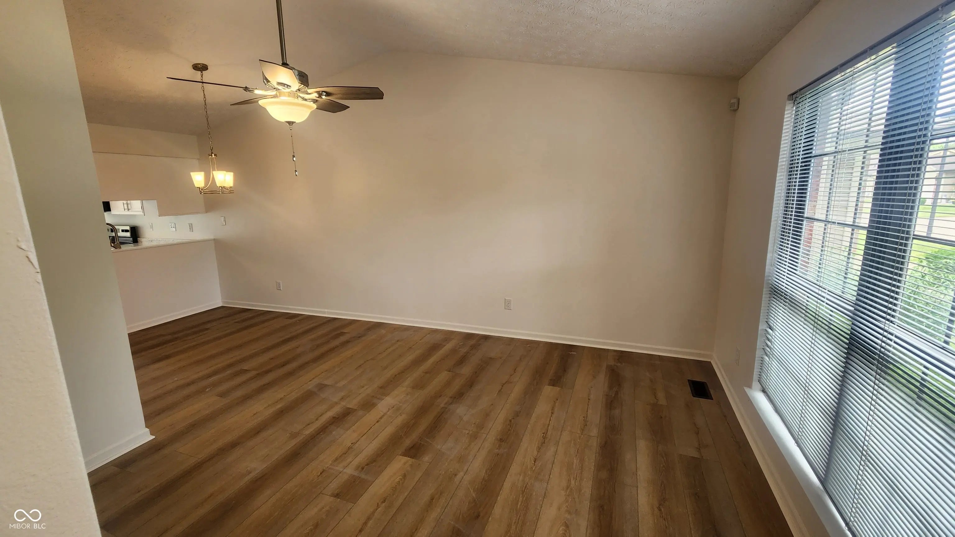 1836 Queensbridge Circle MLS 22042971 Wellington Commons photo 4