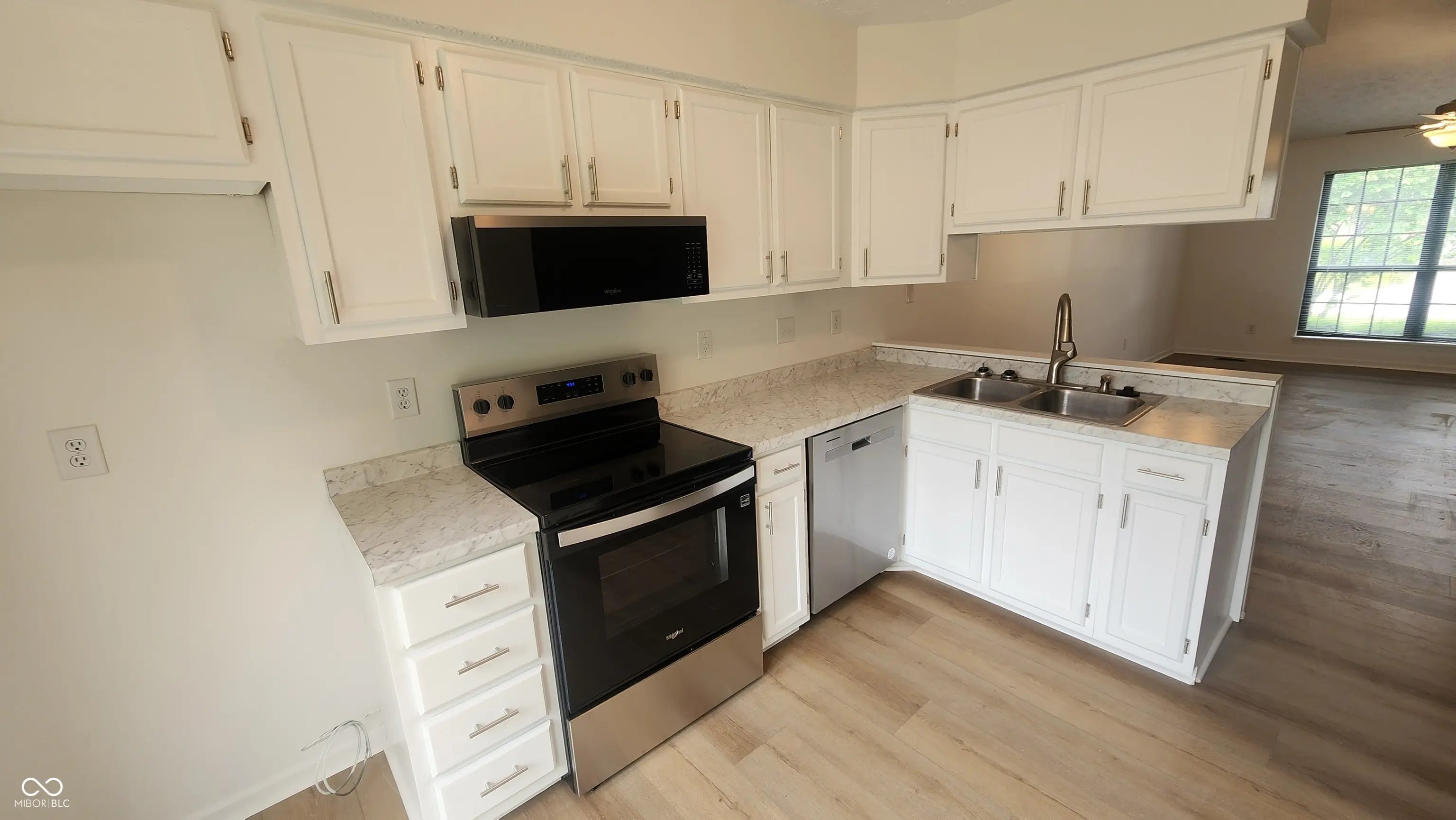 1836 Queensbridge Circle MLS 22042971 Wellington Commons photo 6