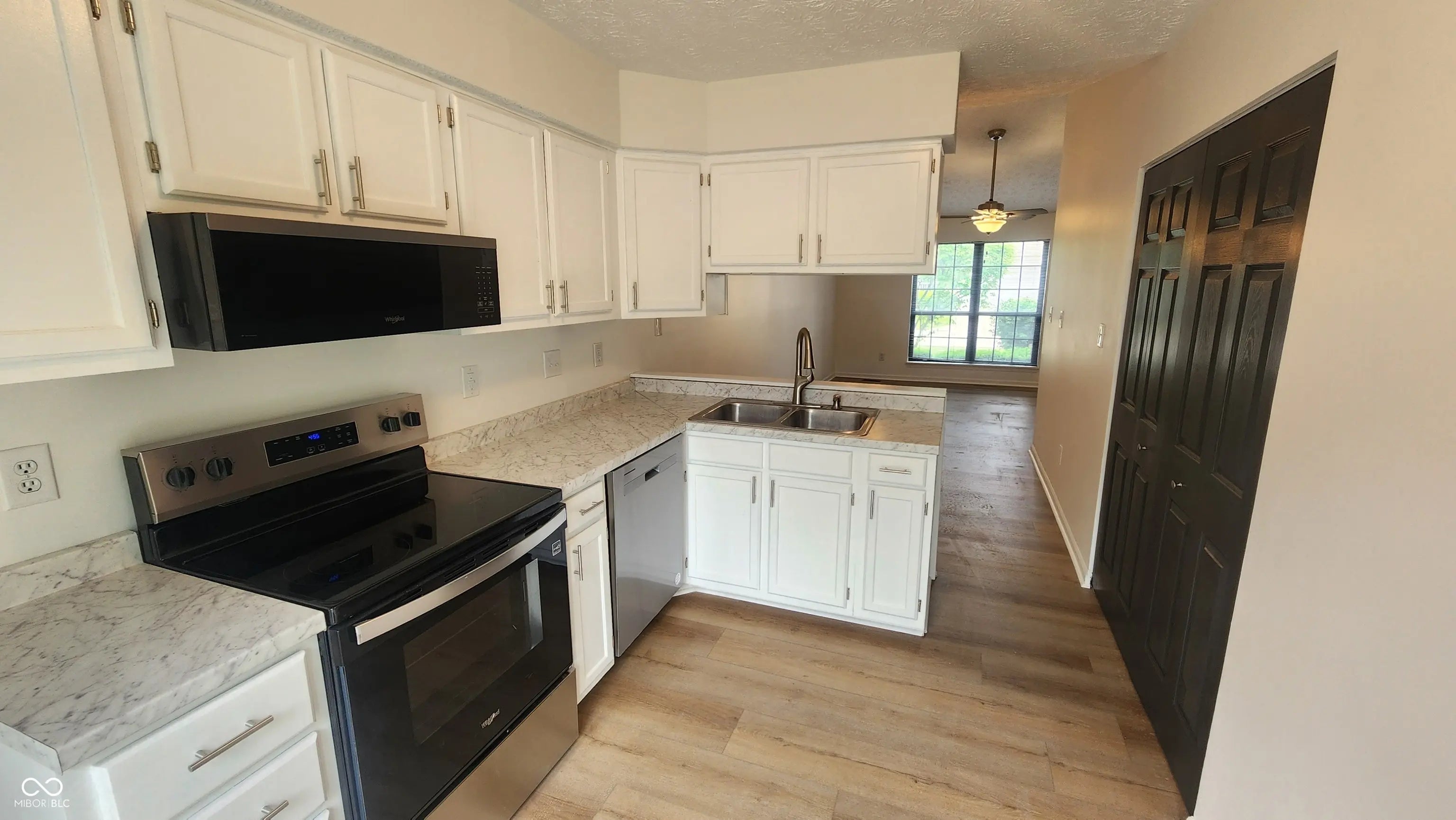 1836 Queensbridge Circle MLS 22042971 Wellington Commons photo 7