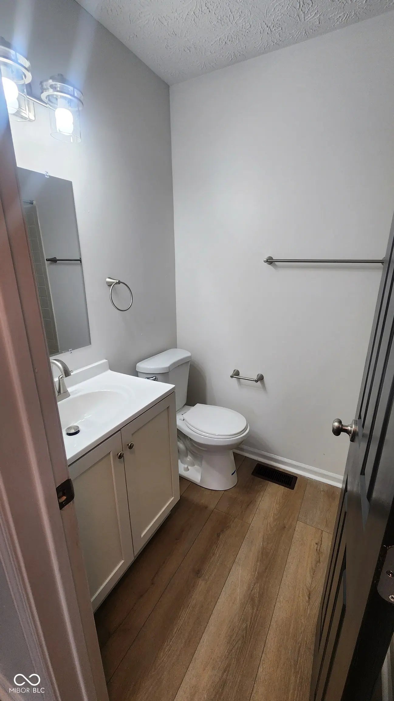 1836 Queensbridge Circle MLS 22042971 Wellington Commons photo 8